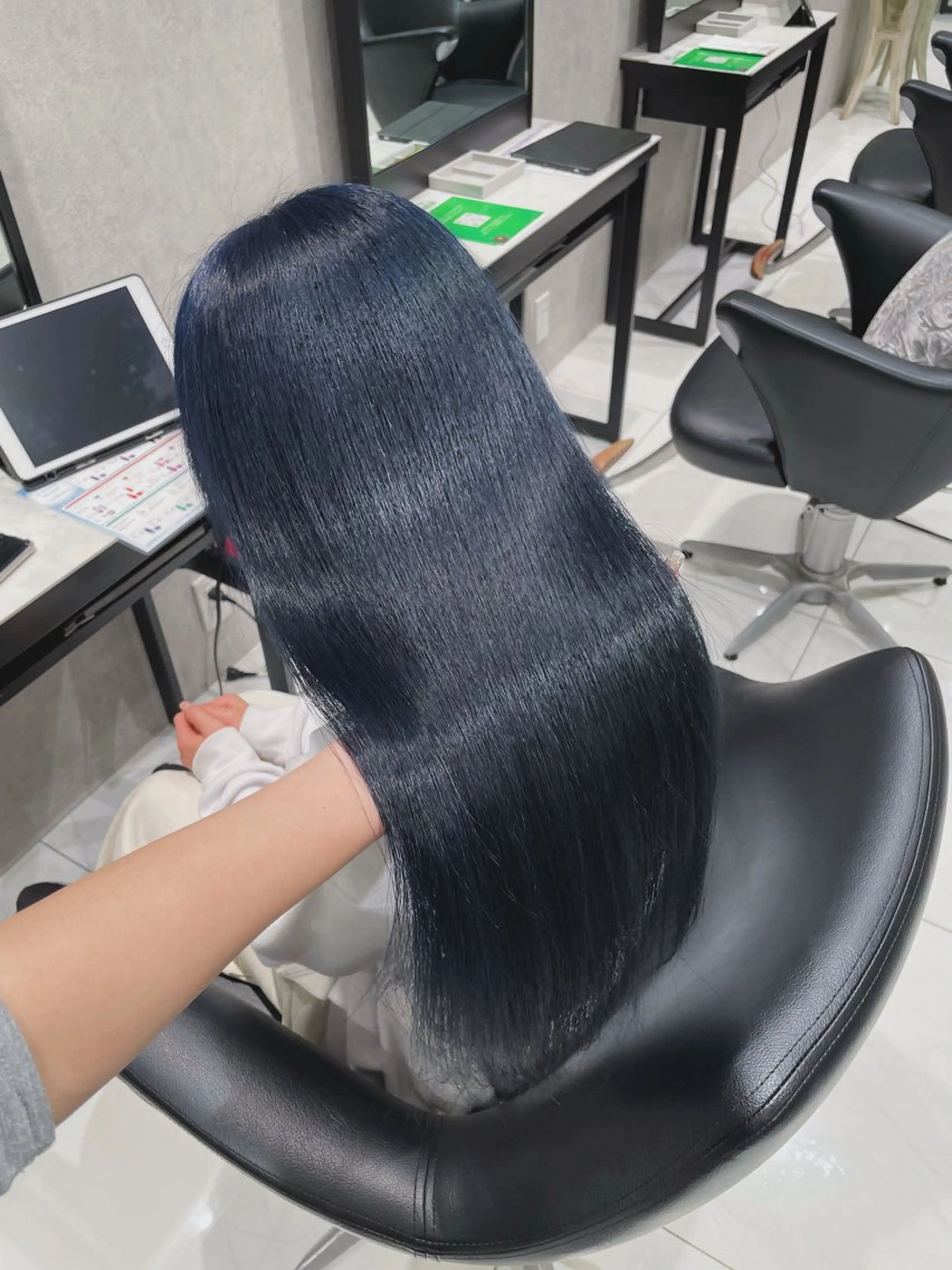 カラー ブルーカラー ネイビーカラー 下茂 優衣のヘアスタイル