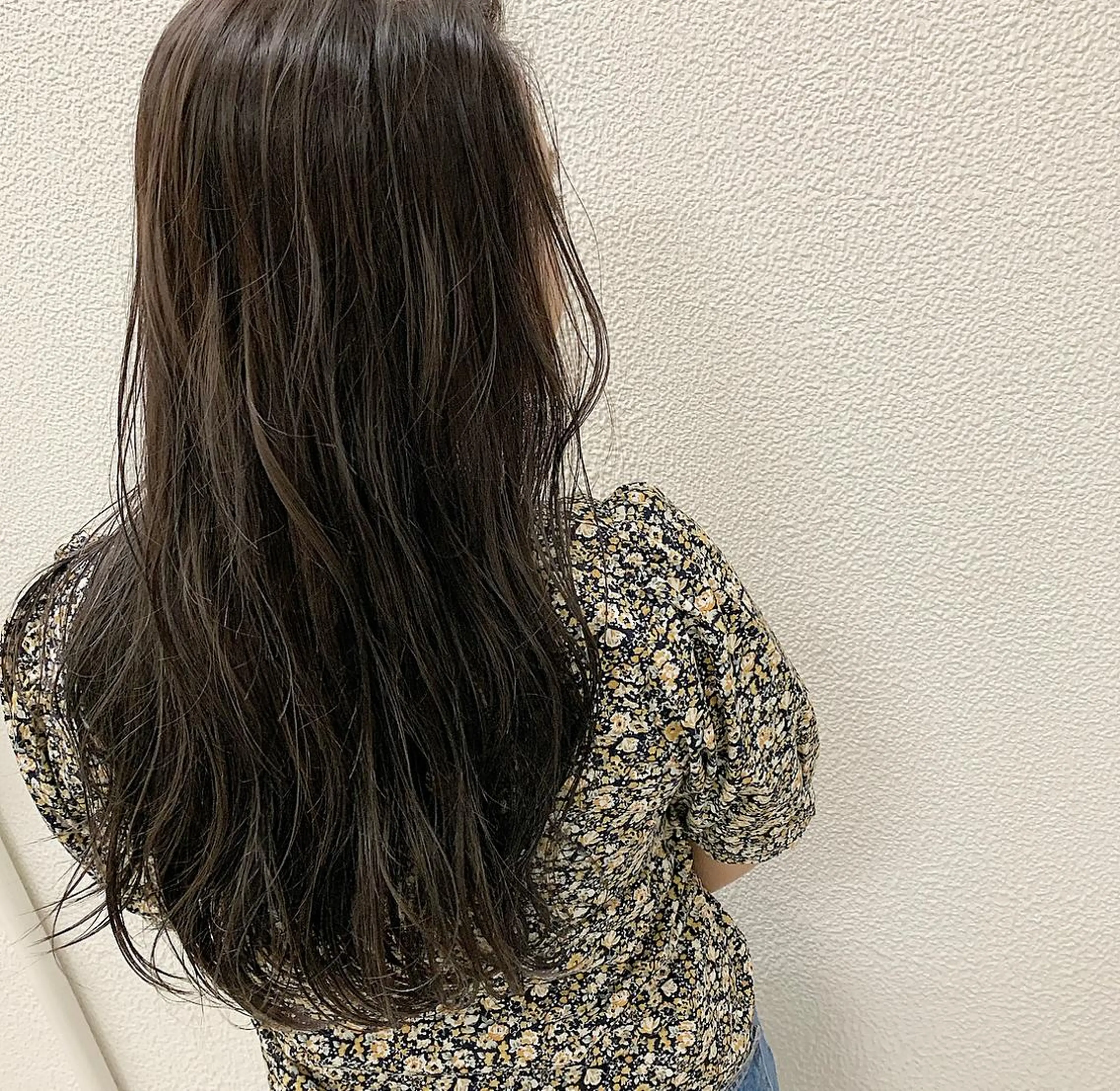 カラー カット ヘアカラー トリートメント 小泉 葵のヘアスタイル
