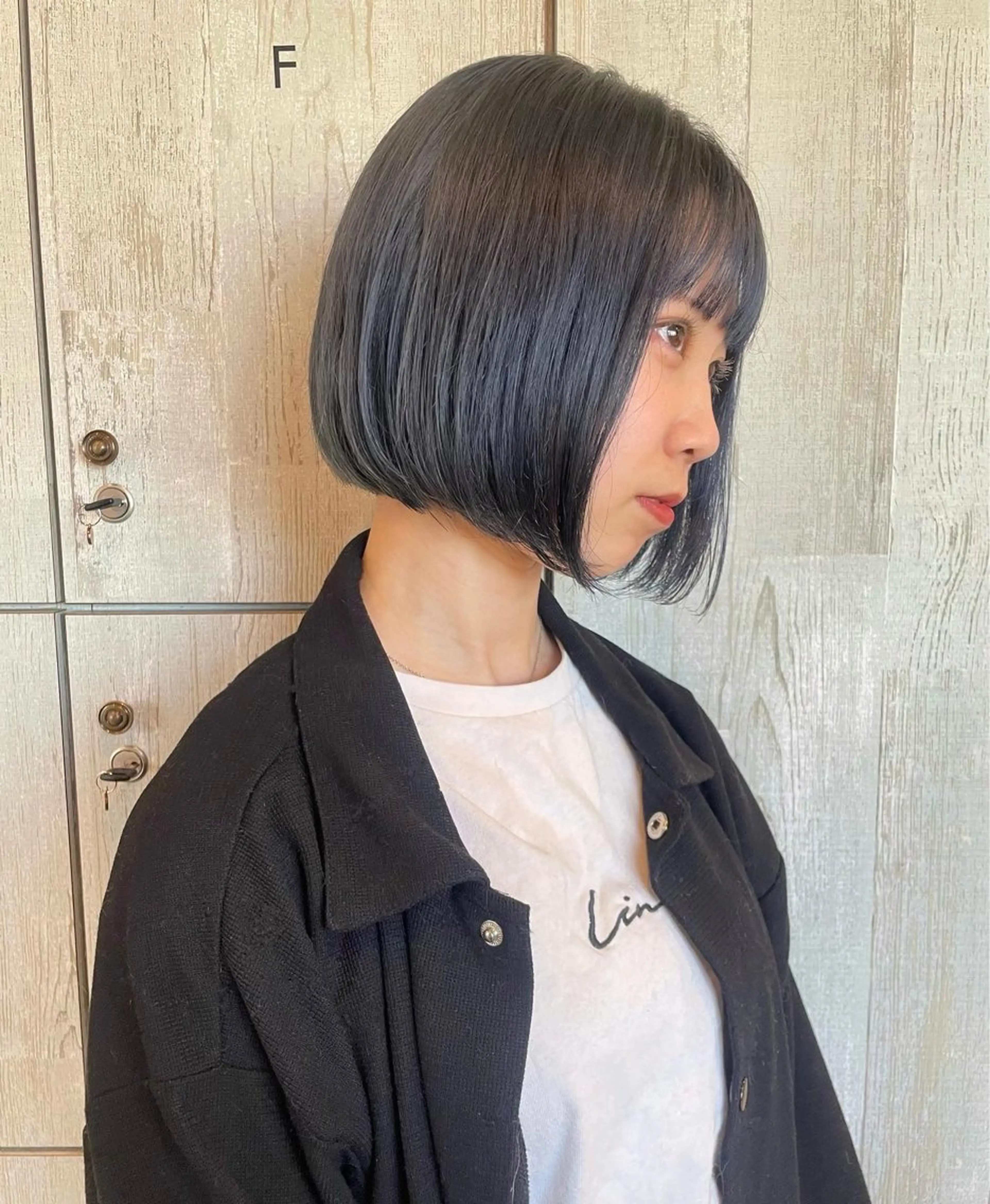ショート カラー 透明感カラー ハイトーンカラー ネイビーカラー ひなた 艶カラー/渋谷のヘアスタイル