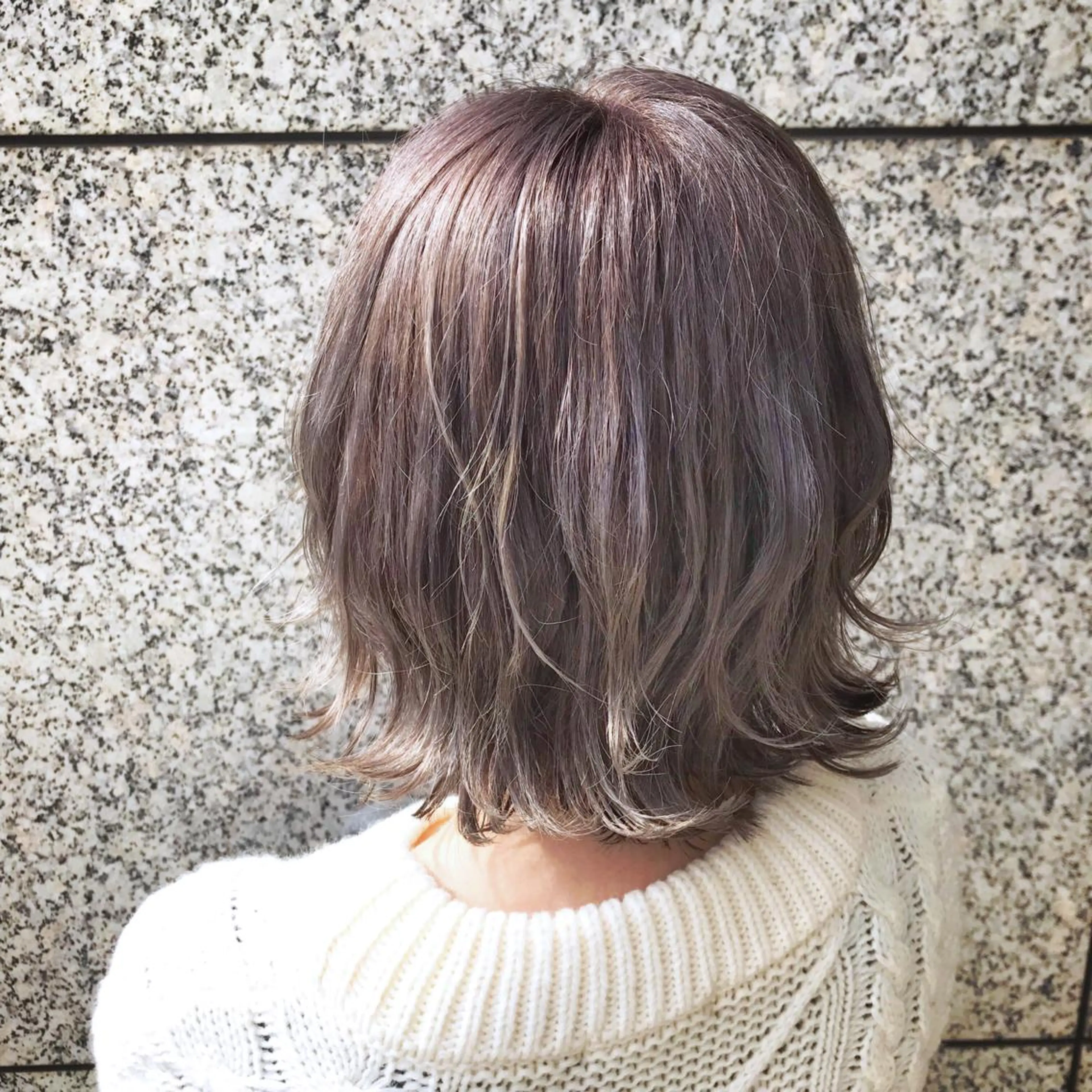 ミディアム カラー ブリーチ グレージュ ミルクティーグレージュ 平尾 拓也のヘアスタイル