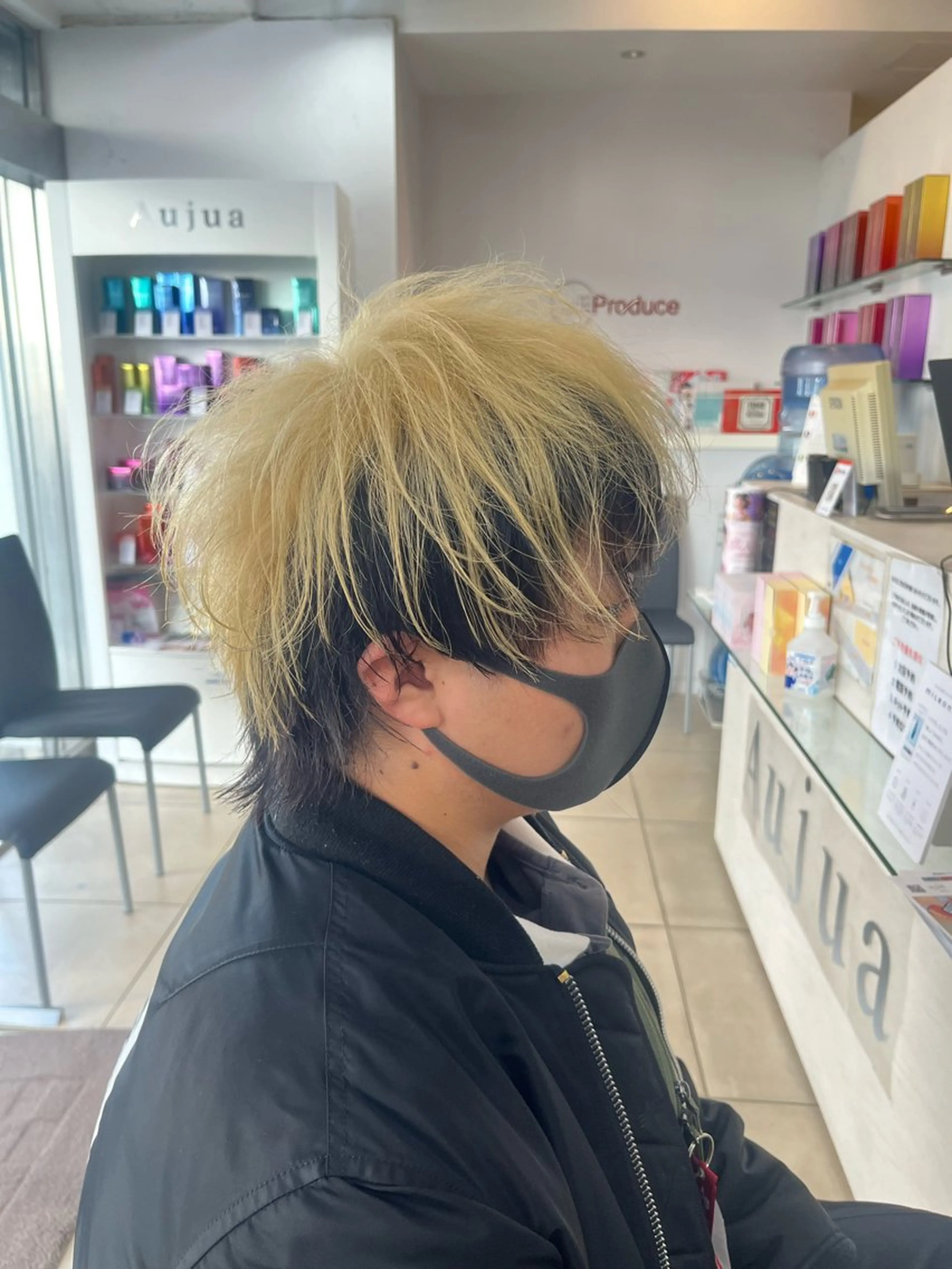 ミディアム カラー メンズ メンズブリーチ ベージュカラー 黒髪 ブリーチ ホワイトベージュ ヘアカラー カルマ・ニュアンス パーマ　須田龍世のヘアスタイル
