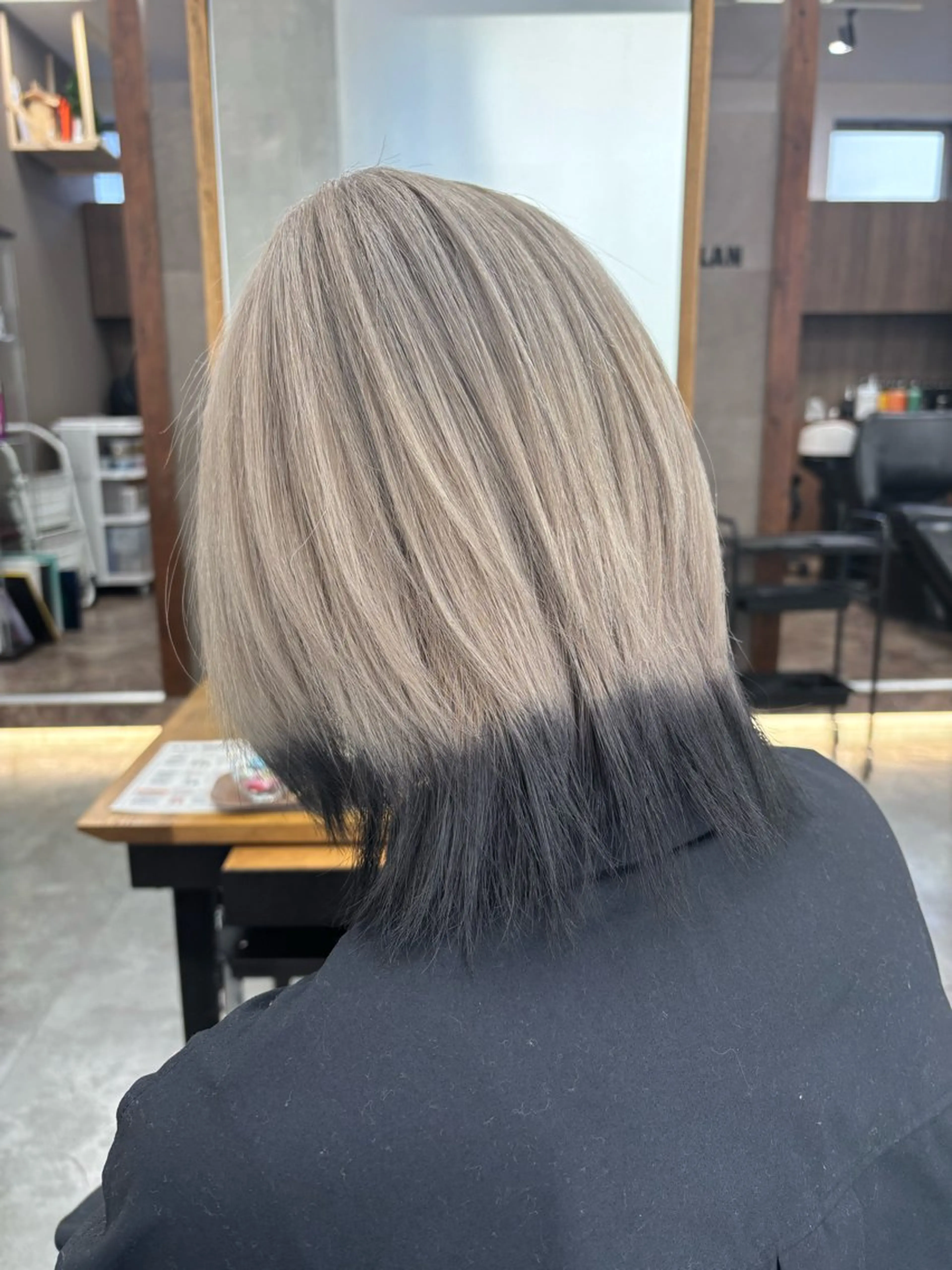 ショート ヘアカラー 大塚 加奈恵のヘアスタイル