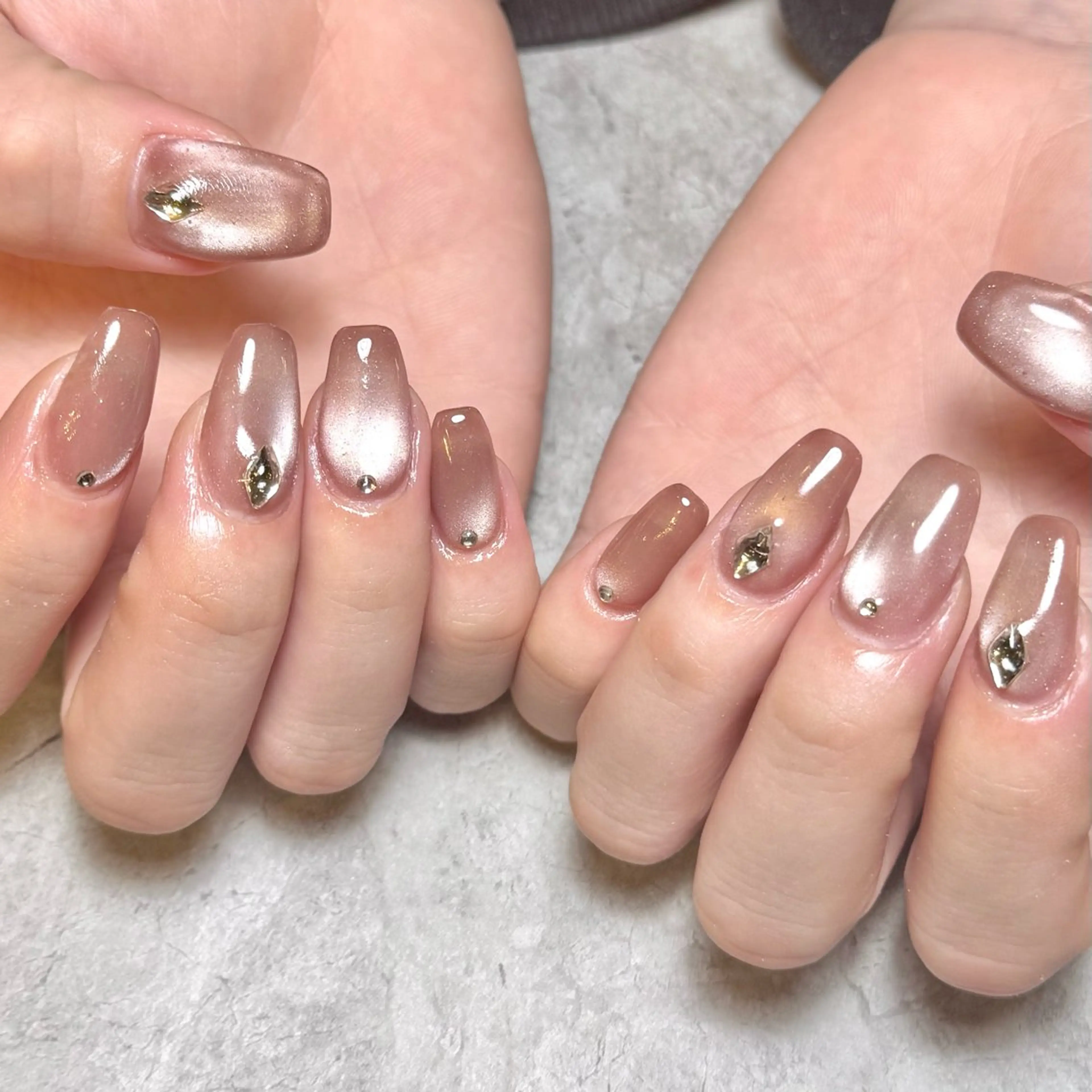 ネイル ガーリー キラキラネイル マグネットネイル オフィスネイル ワンホンネイル ハンドネイル Nail Salon Lillion【リリオン】所属・lillion karenのネイルデザイン