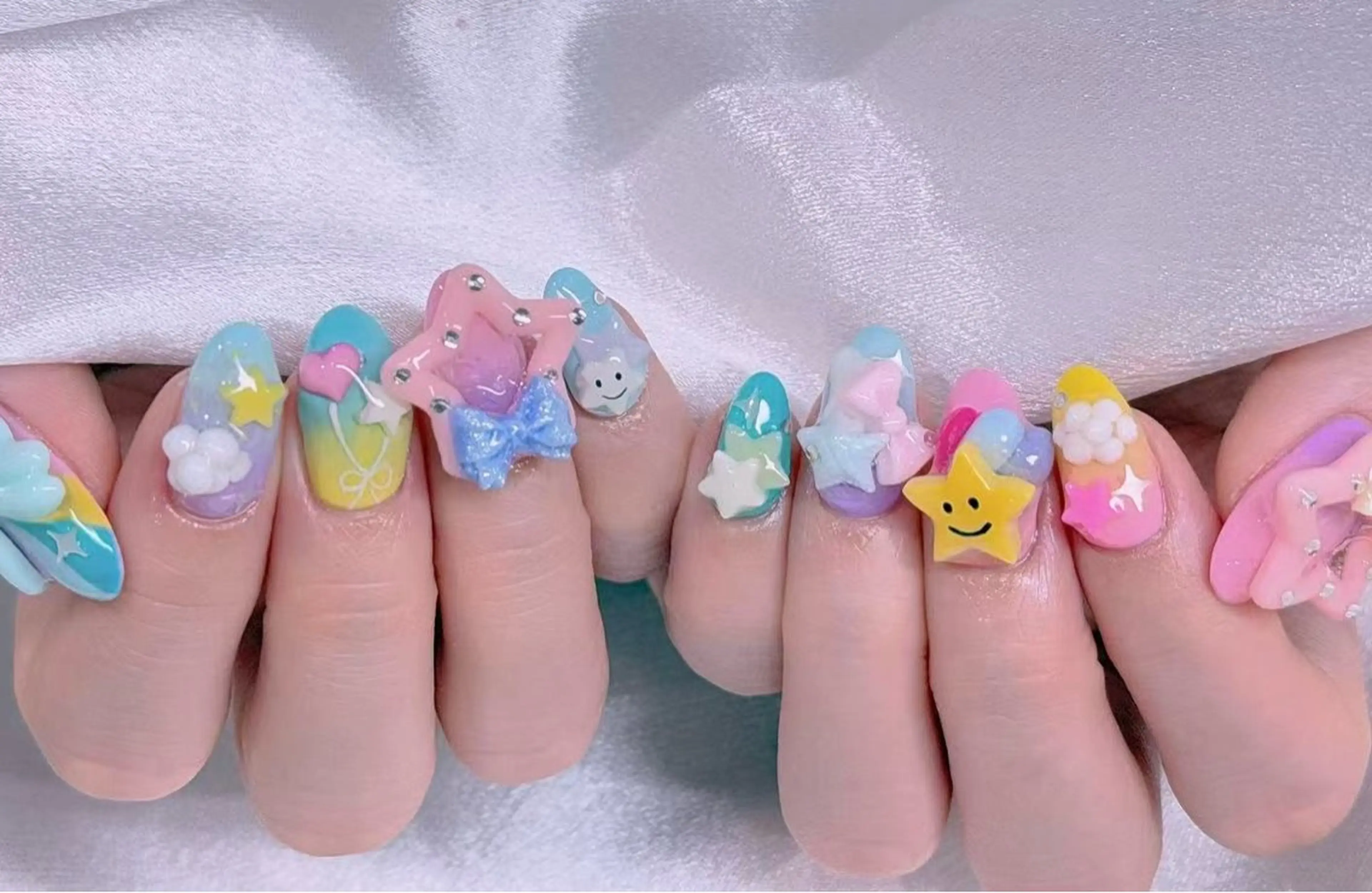 ネイル ブルー チークネイル フレンチネイル ハート ホログラムネイル 美爪パラジェル導入店 Sunnilyのネイルデザイン