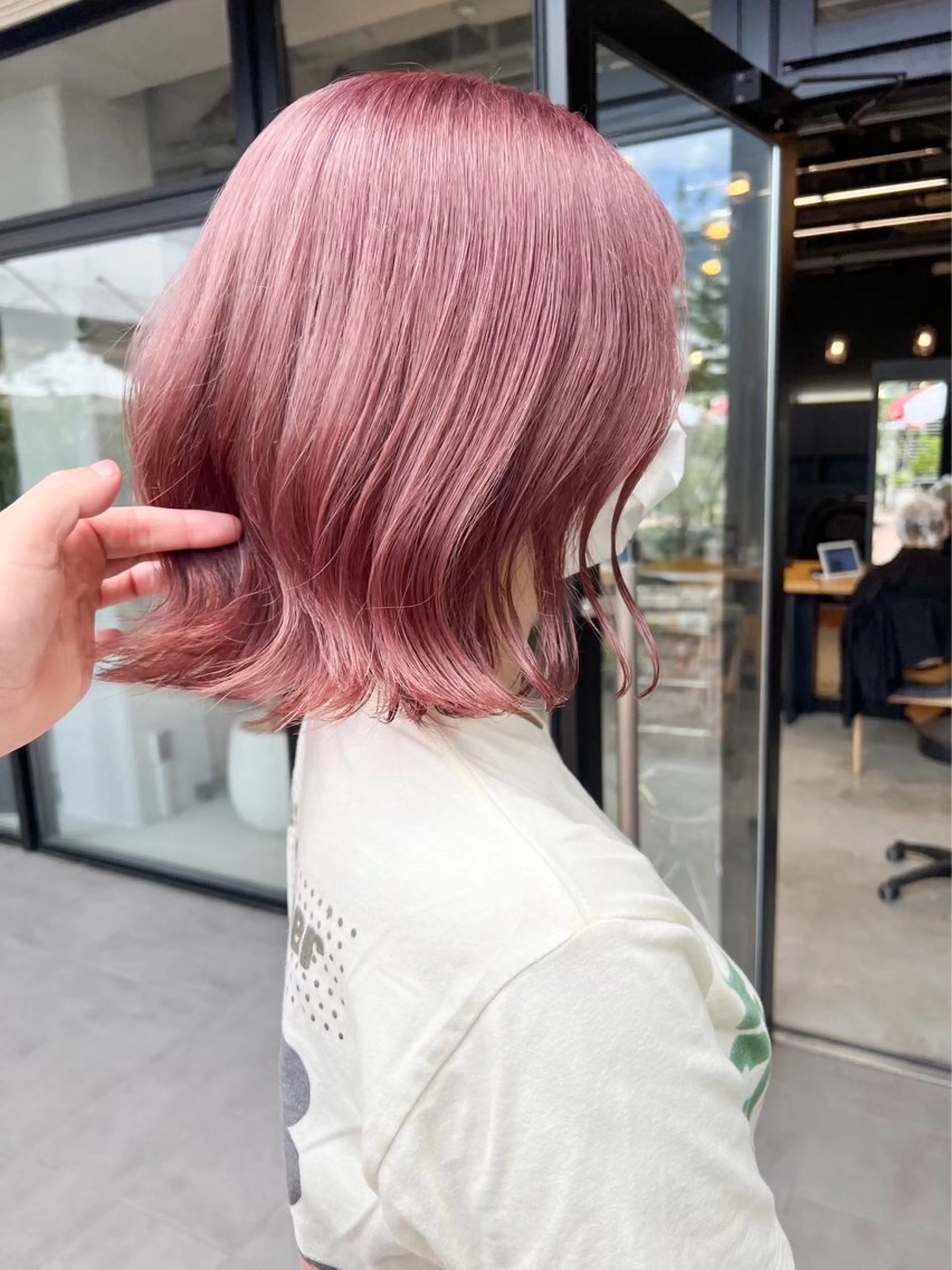 ミディアム カラー ブリーチ ハイトーンカラー ピンクカラー くびれボブ×赤み 消しカラー/楓のヘアスタイル
