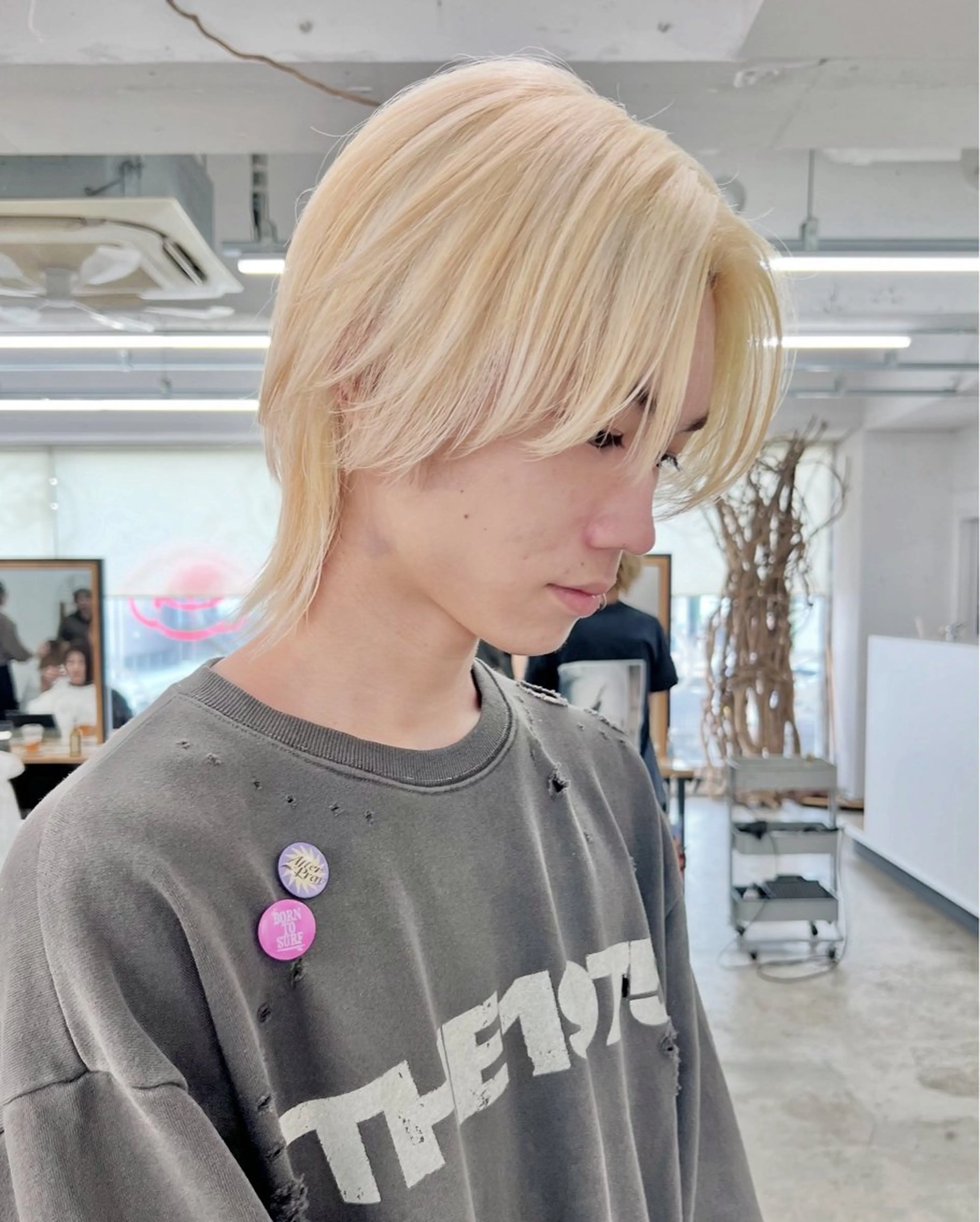 メンズ センターパート メンズハイトーン カット ヘアカラー MONIQA原宿所属・24時間受付🌈ブリ ーチ特化RYUTOのヘアスタイル