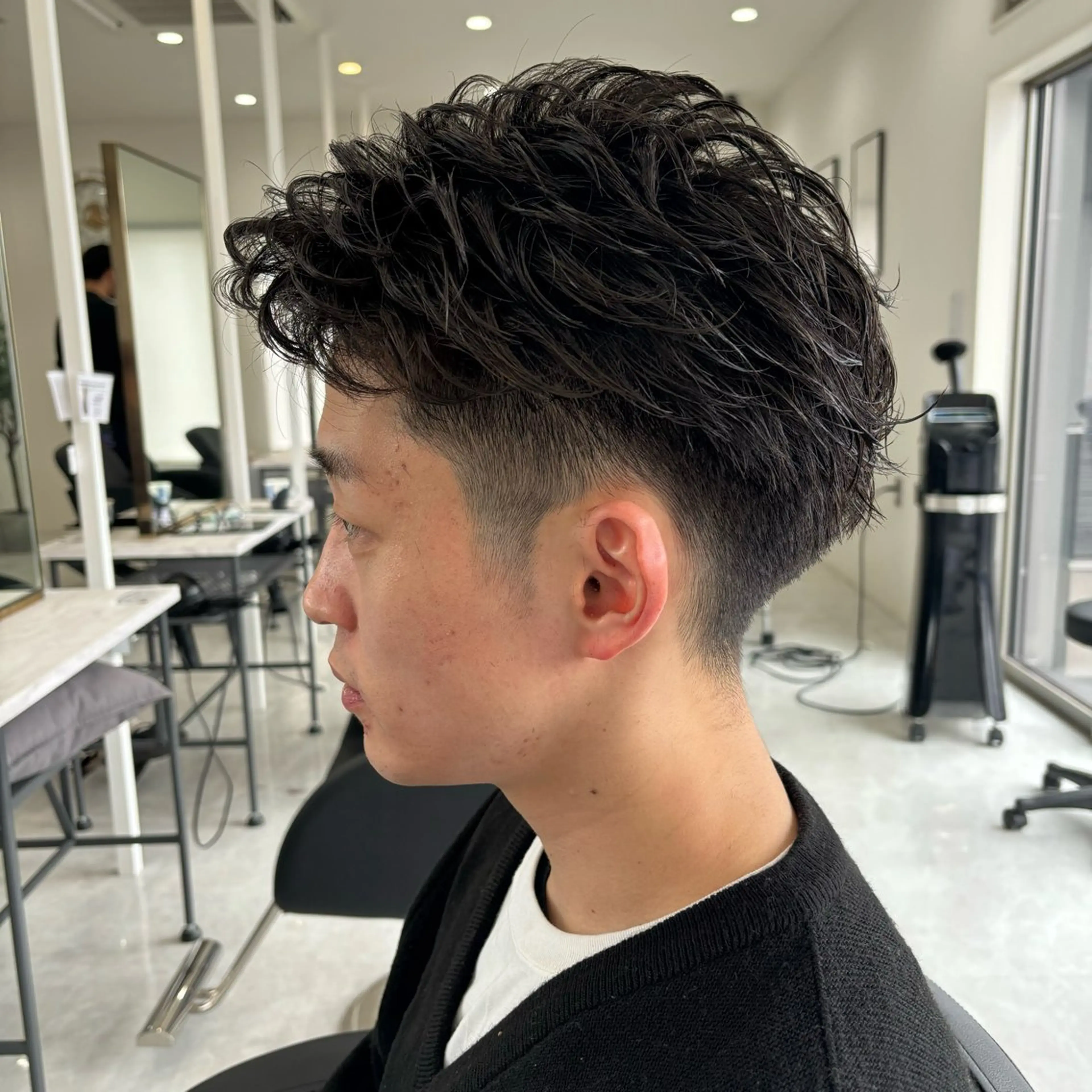 メンズ メンズブリーチ メンズハイライト メンズハイトーン メンズパーマ BLEACHI桜田店所属・BLEACHI桜田店 西澤元気のヘアスタイル