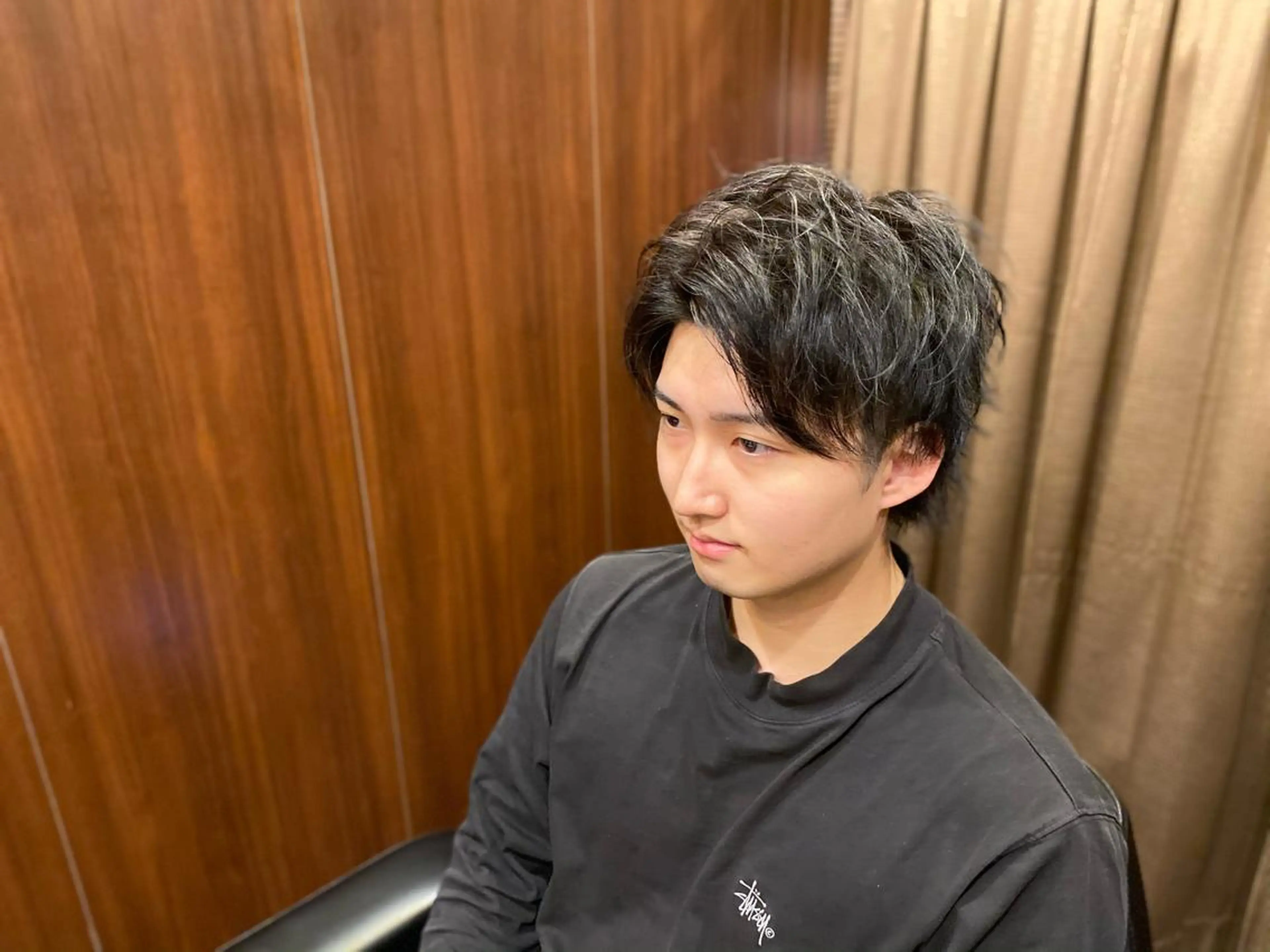 ミディアム 岡崎 海人のヘアスタイル