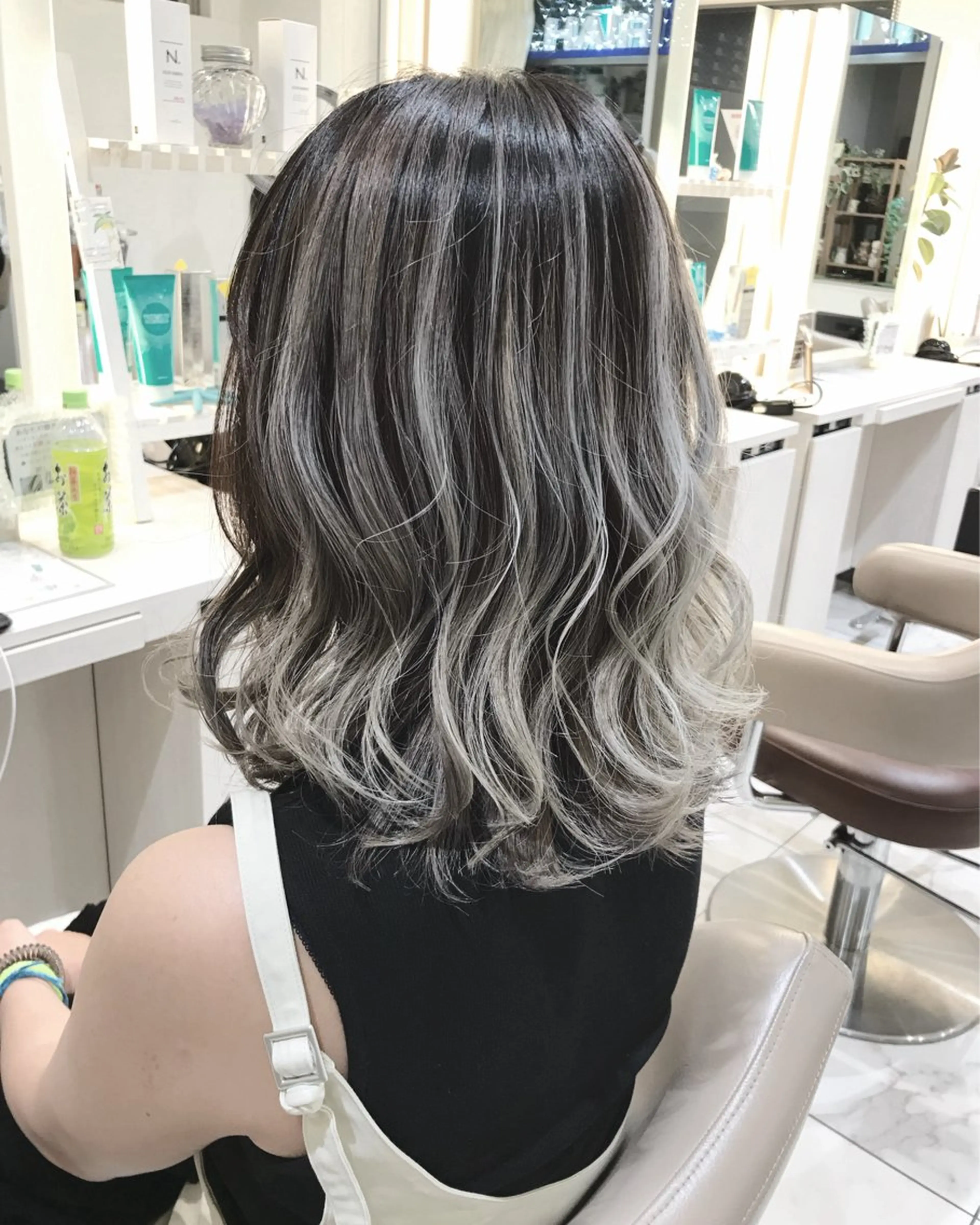 セミロング カラー ベージュカラー グレージュ ハイライトカラー ミルクティーベージュ 外国人風カラー ヘアカラー トリートメント 澤田 隆誠のヘアスタイル