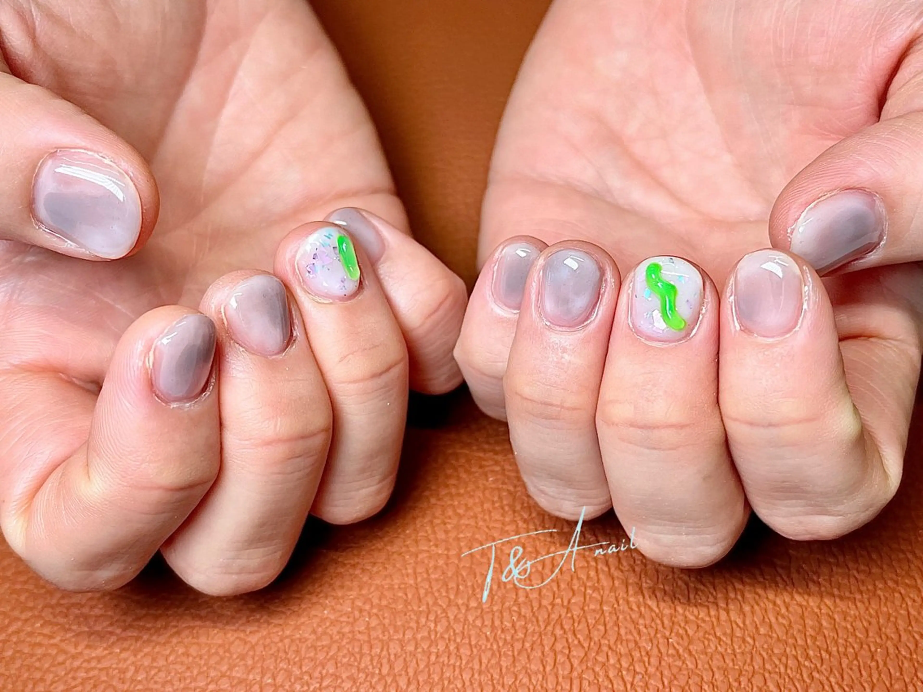 ネイル ジェルネイル グリーン ニュアンスネイル スカルプネイル ショートネイル ハンドネイル T&A nailのネイルデザイン