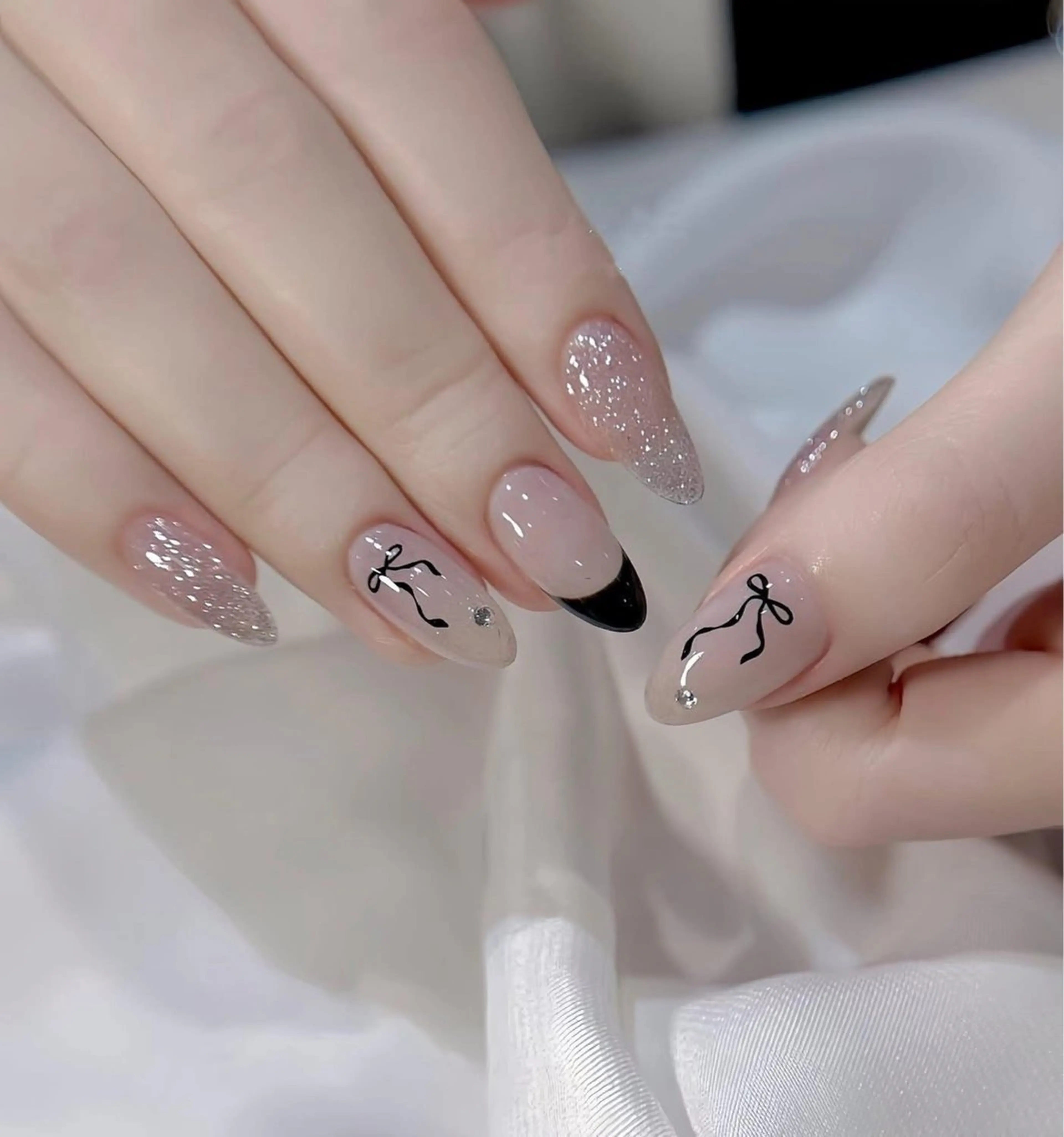 ネイル フレンチネイル ジェルネイル ガラスフレンチ 韓国ネイル マグネットネイル ハンドネイル Minette nail所属・Minette nailHuongのネイルデザイン