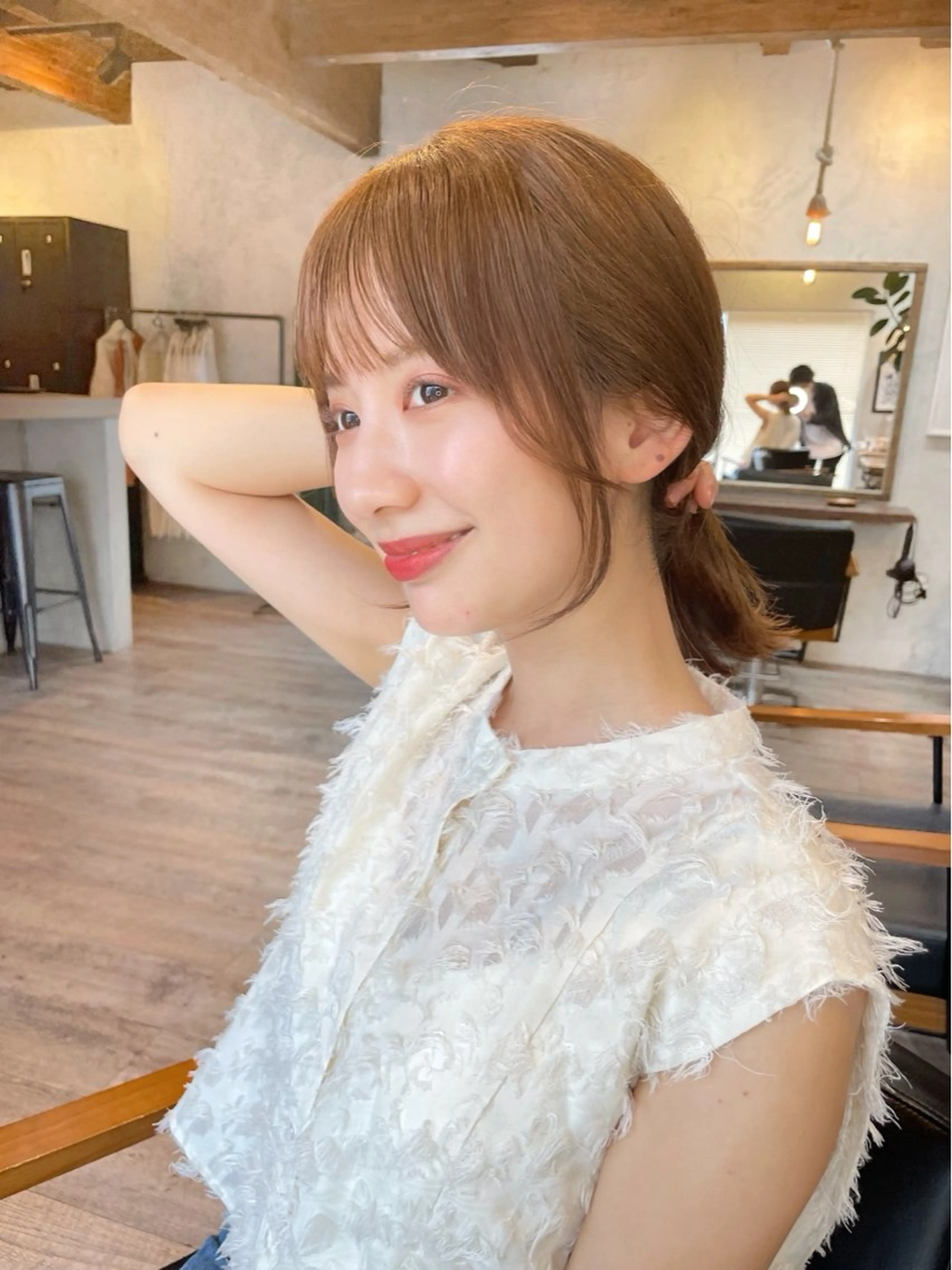 ミディアム 切りっぱなしボブ ショートボブ ボブレイヤー ミディアムパーマ ボブ カット ヘアカラー ボブ顔周り 韓国遠藤小雪のヘアスタイル