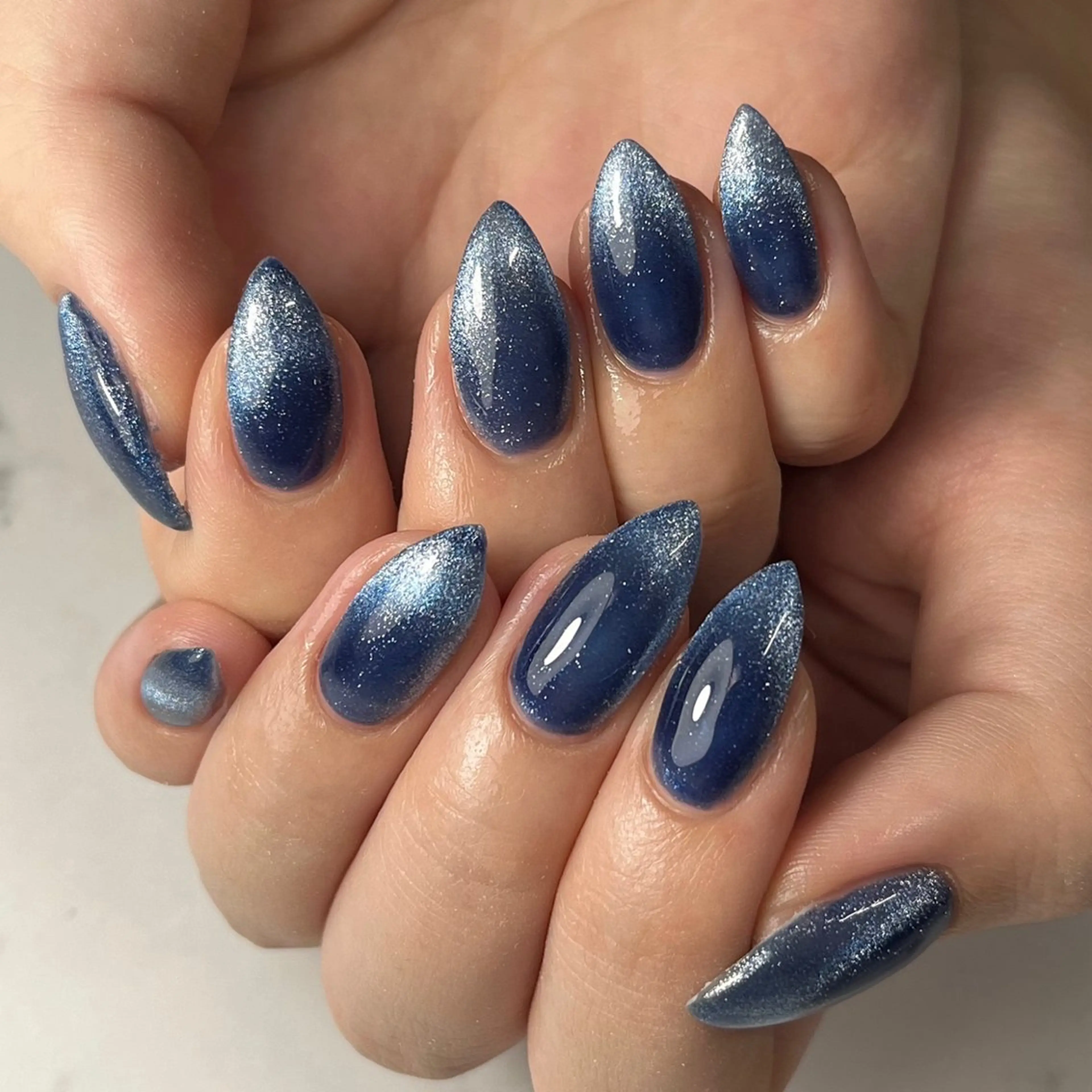 ネイル ブルー マグネットネイル ネイビー ワンカラーネイル シンプルネイル ハンドネイル NAIL NOWのネイルデザイン