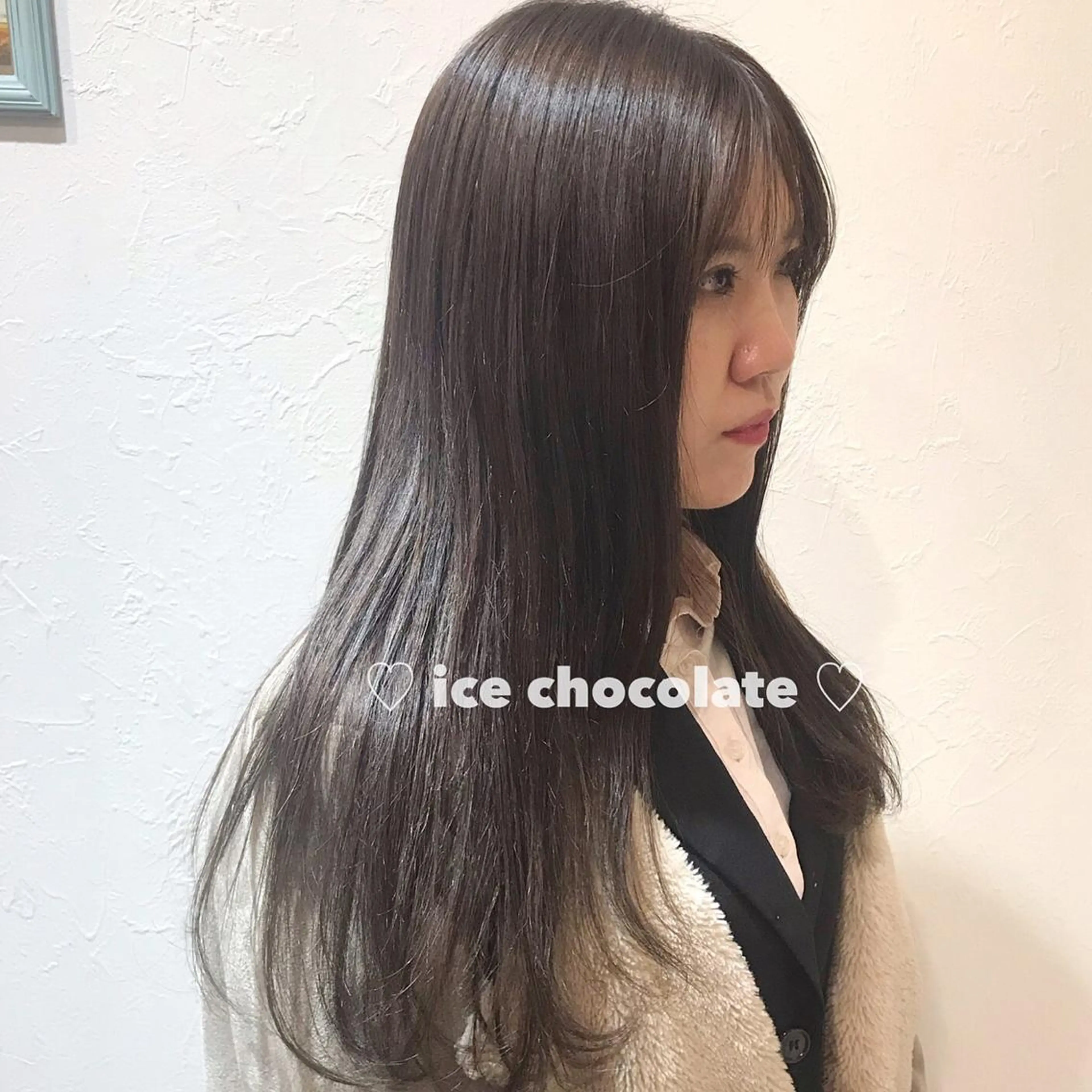 ロング ハイライト ブリーチなしカラー レイヤーカットのヘアスタイル