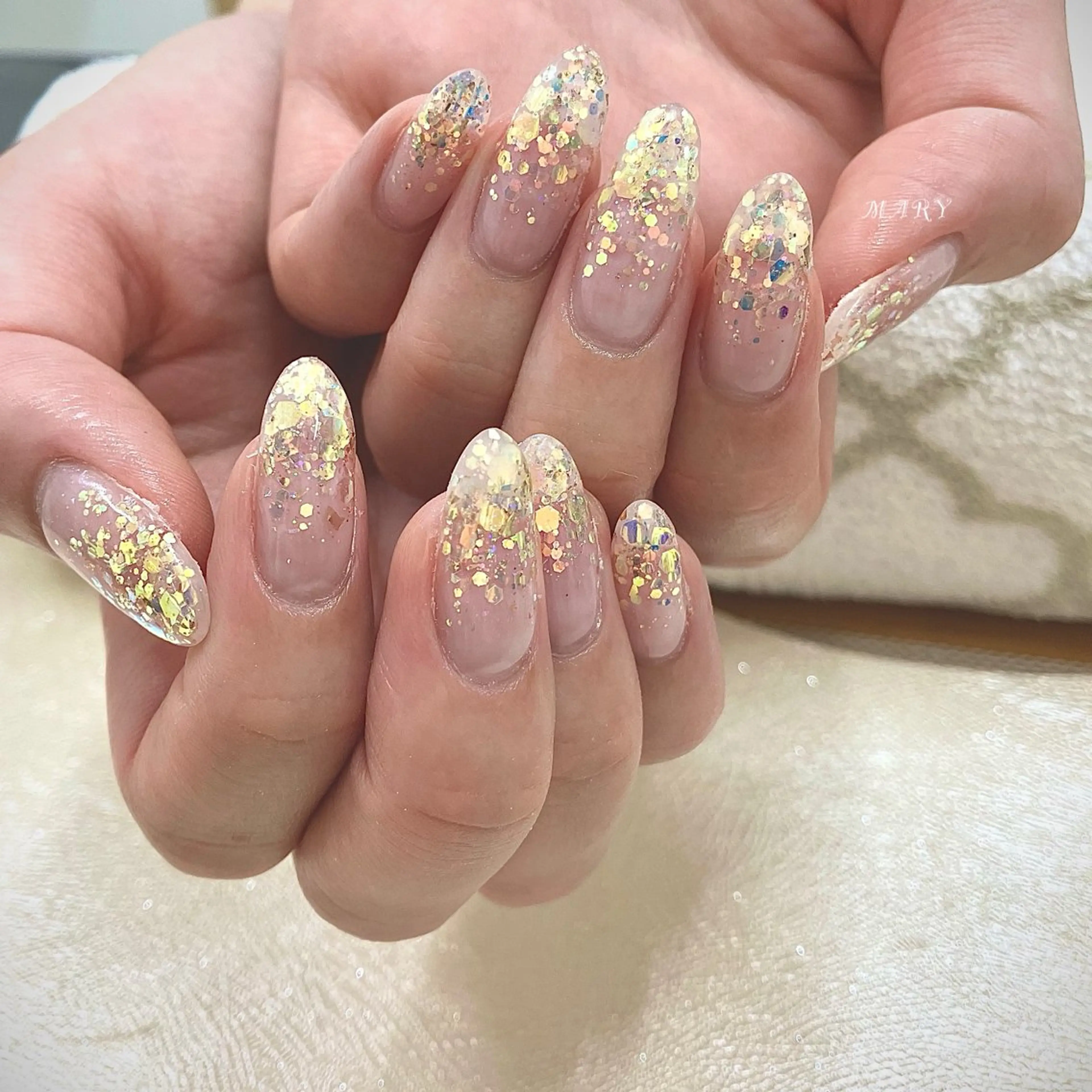 ネイル オーロラネイル グラデーション キラキラネイル ラメ(グリッター) ラメグラデーション ハンドネイル Mary nail所属・Mary nail .narumiのネイルデザイン