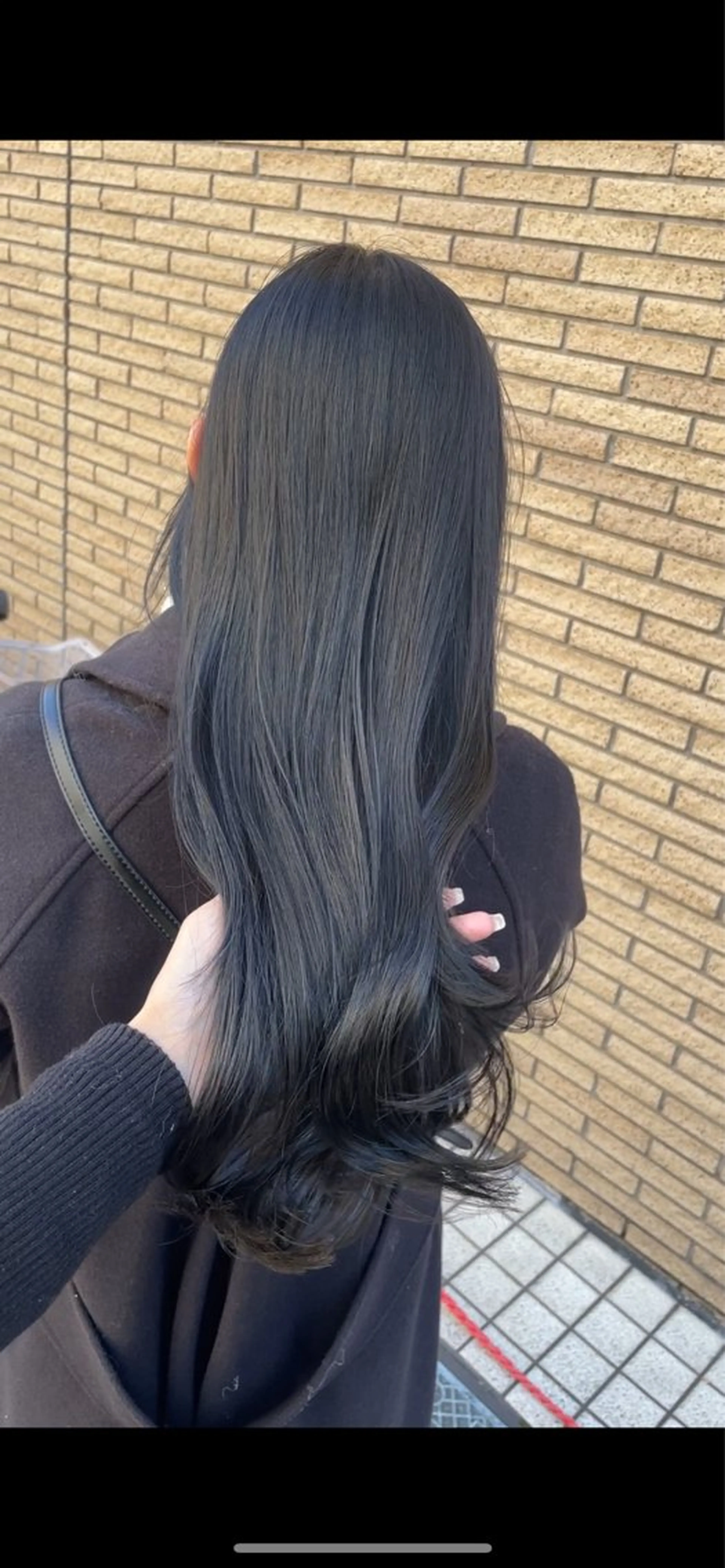 ロング カラー 黒髪 ブリーチ ブルーカラー ブルーブラック ダークグレー カット ヘアカラー トリートメント BEBE所属・ブリーチなし 透明感カラーKANAのヘアスタイル