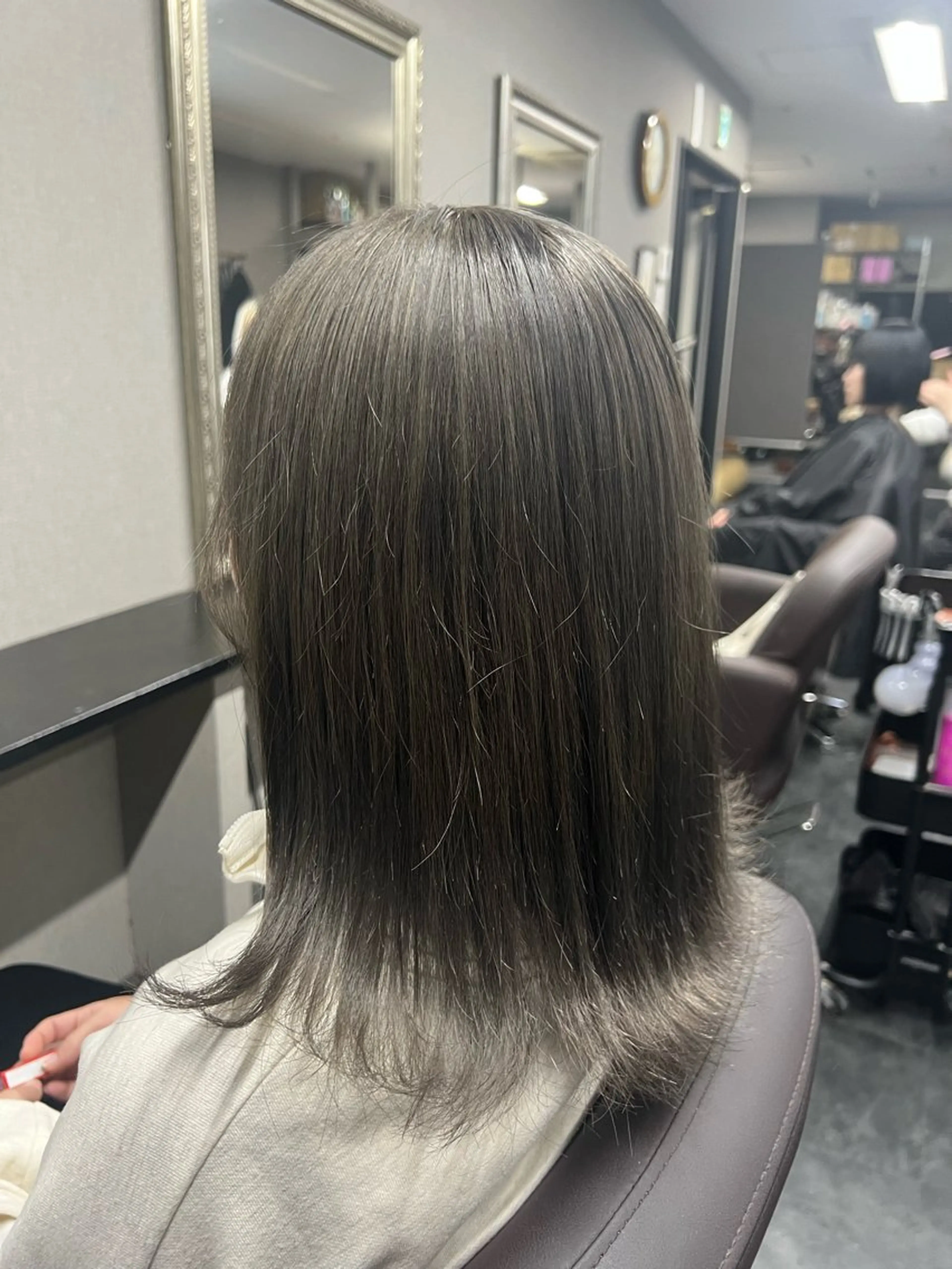 ミディアム ヘアカラー ハイトーンカラー 坂本 翼のヘアスタイル