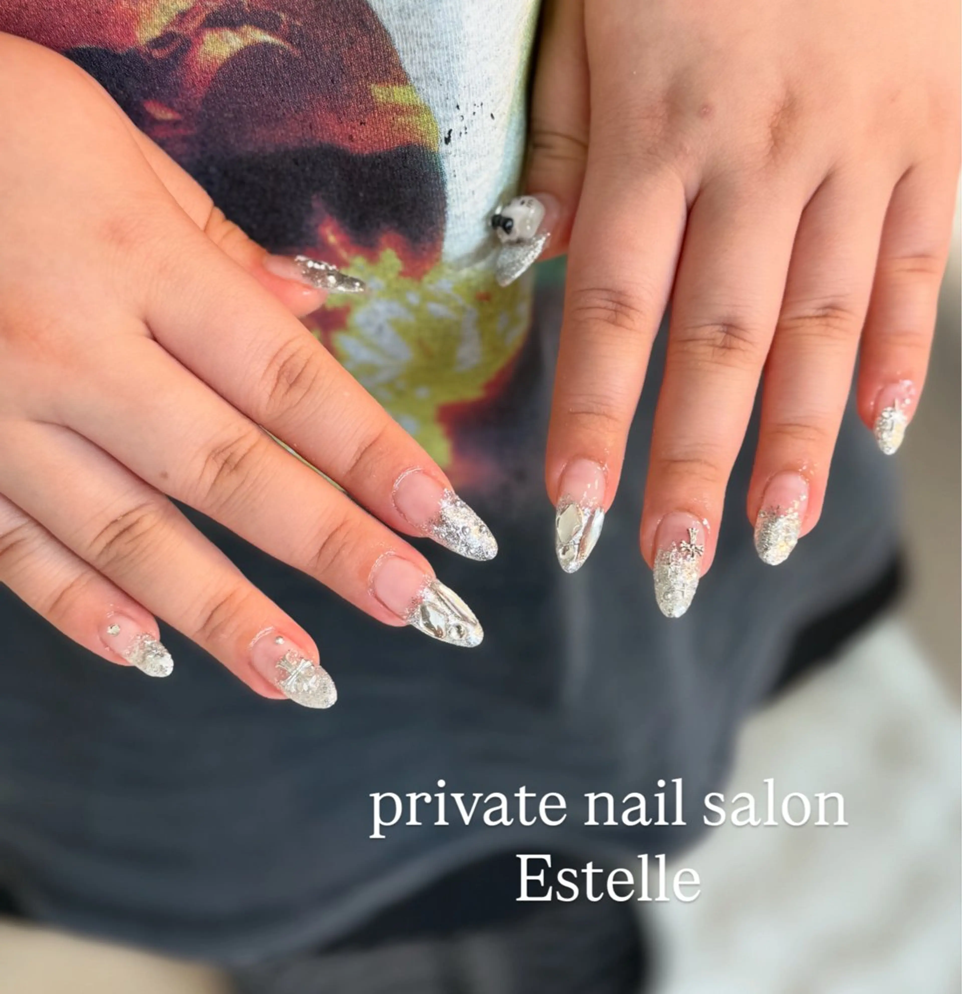ネイル グラデーション キラキラネイル ラメ(グリッター) ラメグラデーション シルバー ハンドネイル nail salon Estelleのネイルデザイン