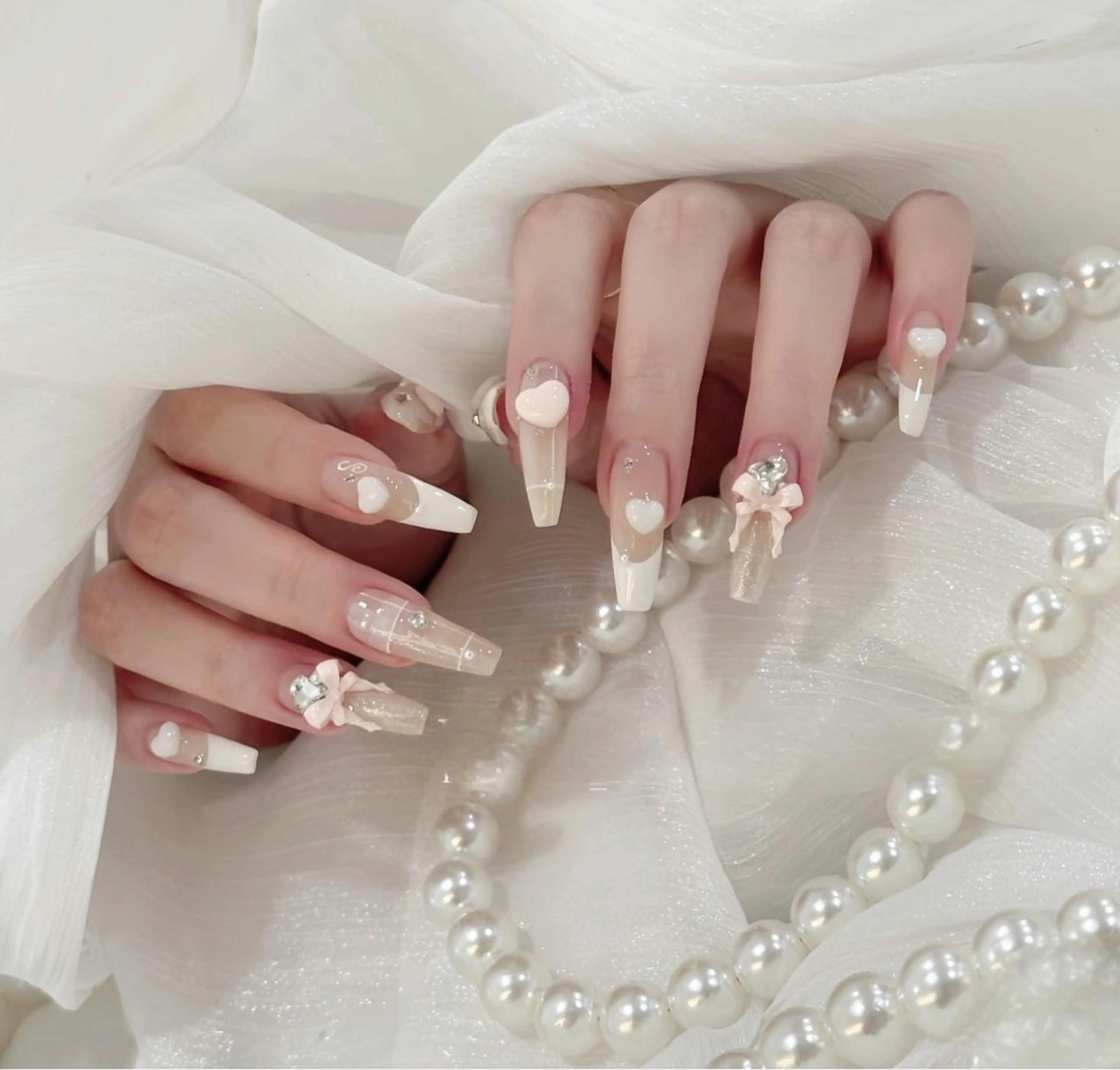 ネイル アニマル柄 オーロラネイル チークネイル フラッシュネイル ジェルネイル ハンドネイル Lina所属・Lina Nail Salonのネイルデザイン