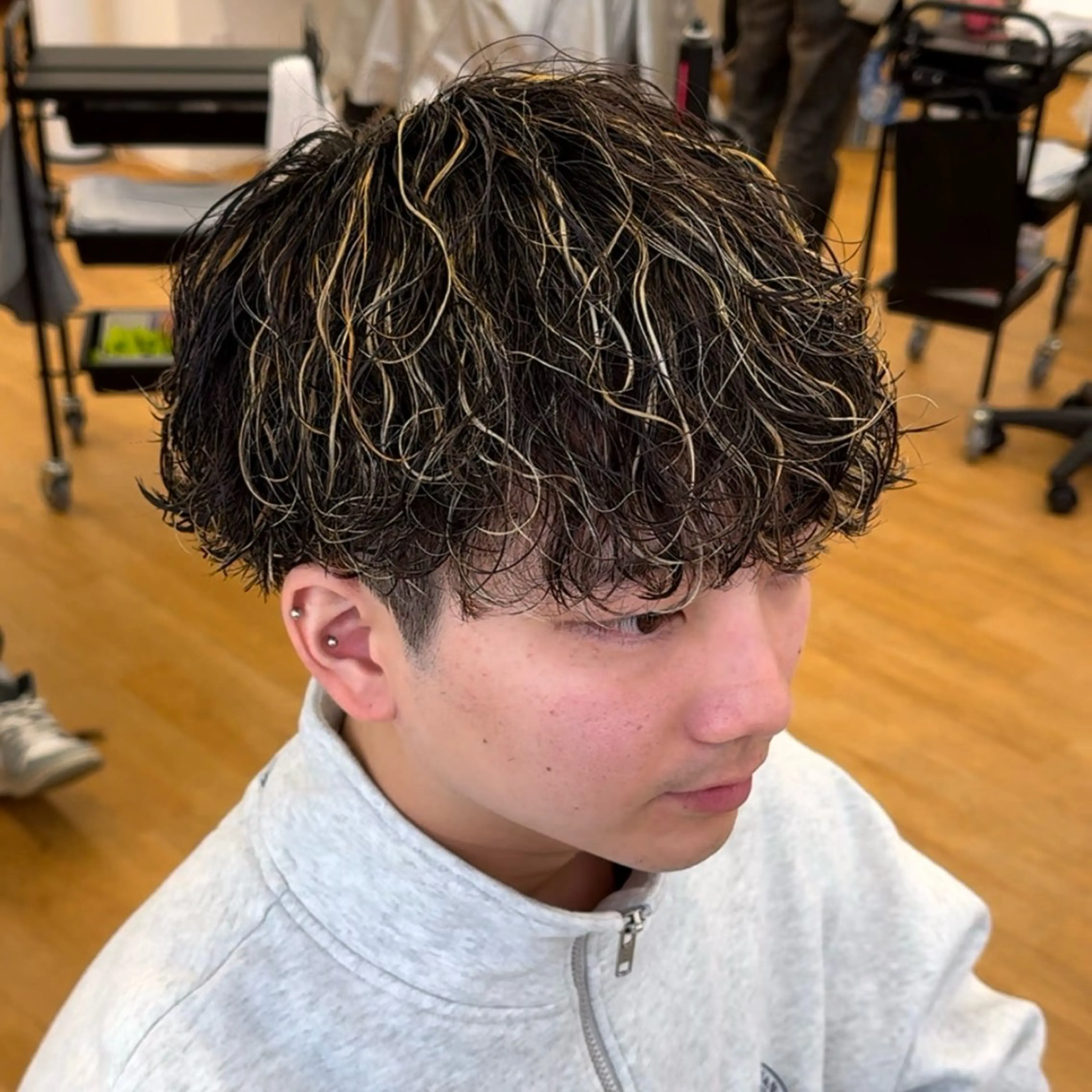 パーマ メンズ メンズブリーチ メンズパーマ 波巻きパーマ become men’s hair名駅店所属・【メンズ特化美容師】 大河内 名駅のヘアスタイル