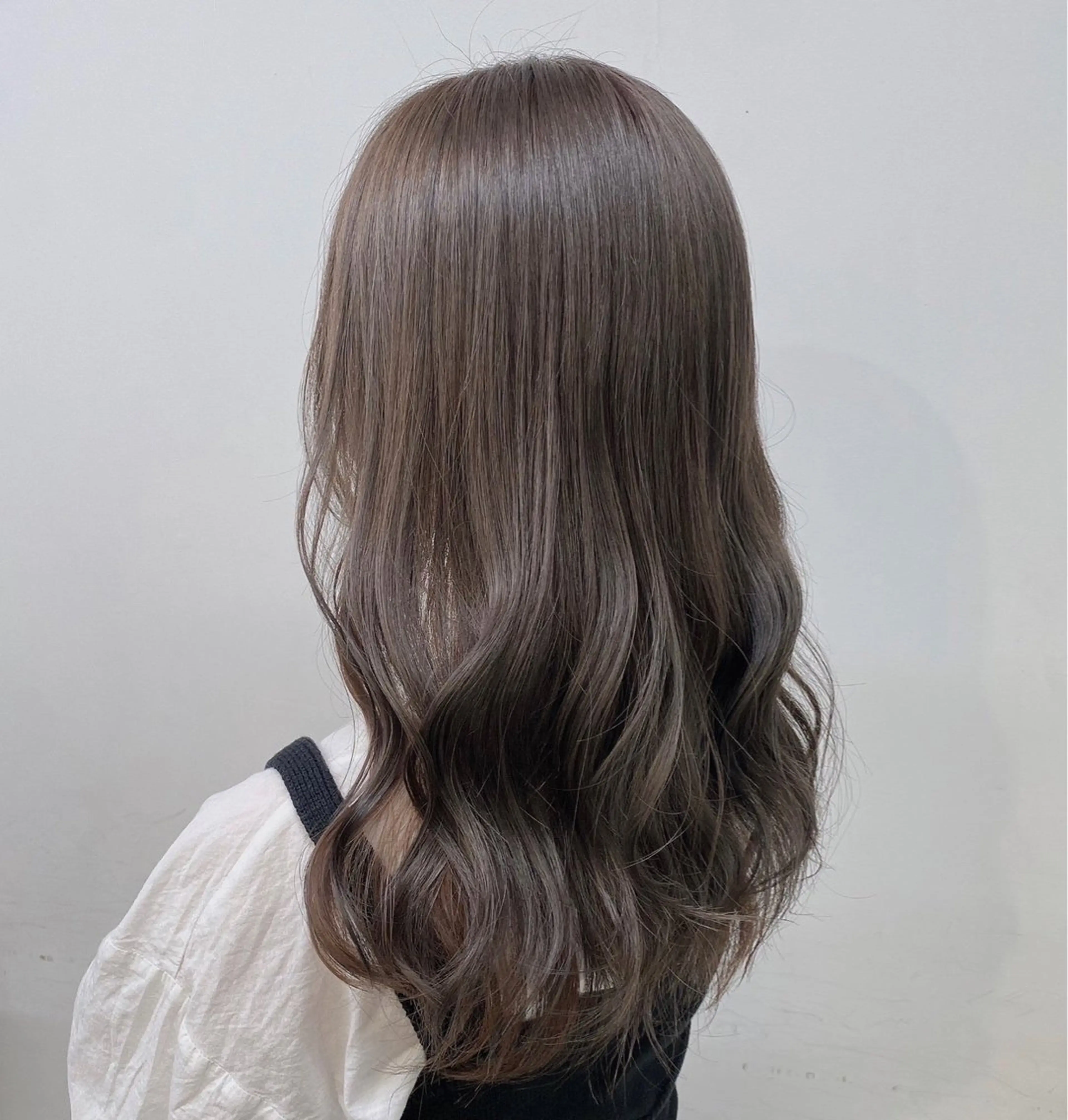 セミロング Miwa🤍ダメージ レスカラー特化🦢のヘアスタイル