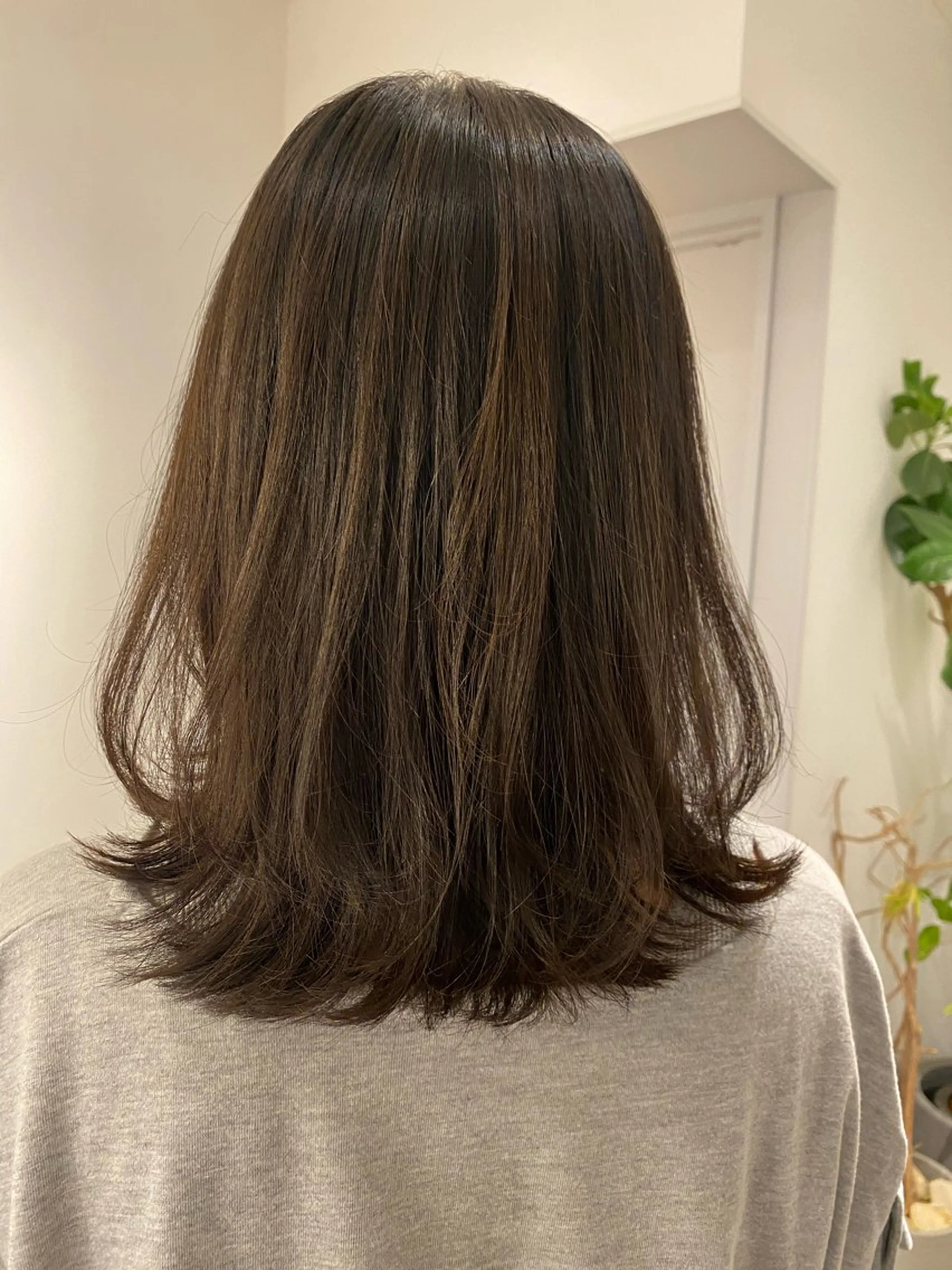 ミディアム パーマ ミディアムパーマ くびれヘア 🤍似合わせカット/ 艶カラー/表参道🫧のヘアスタイル