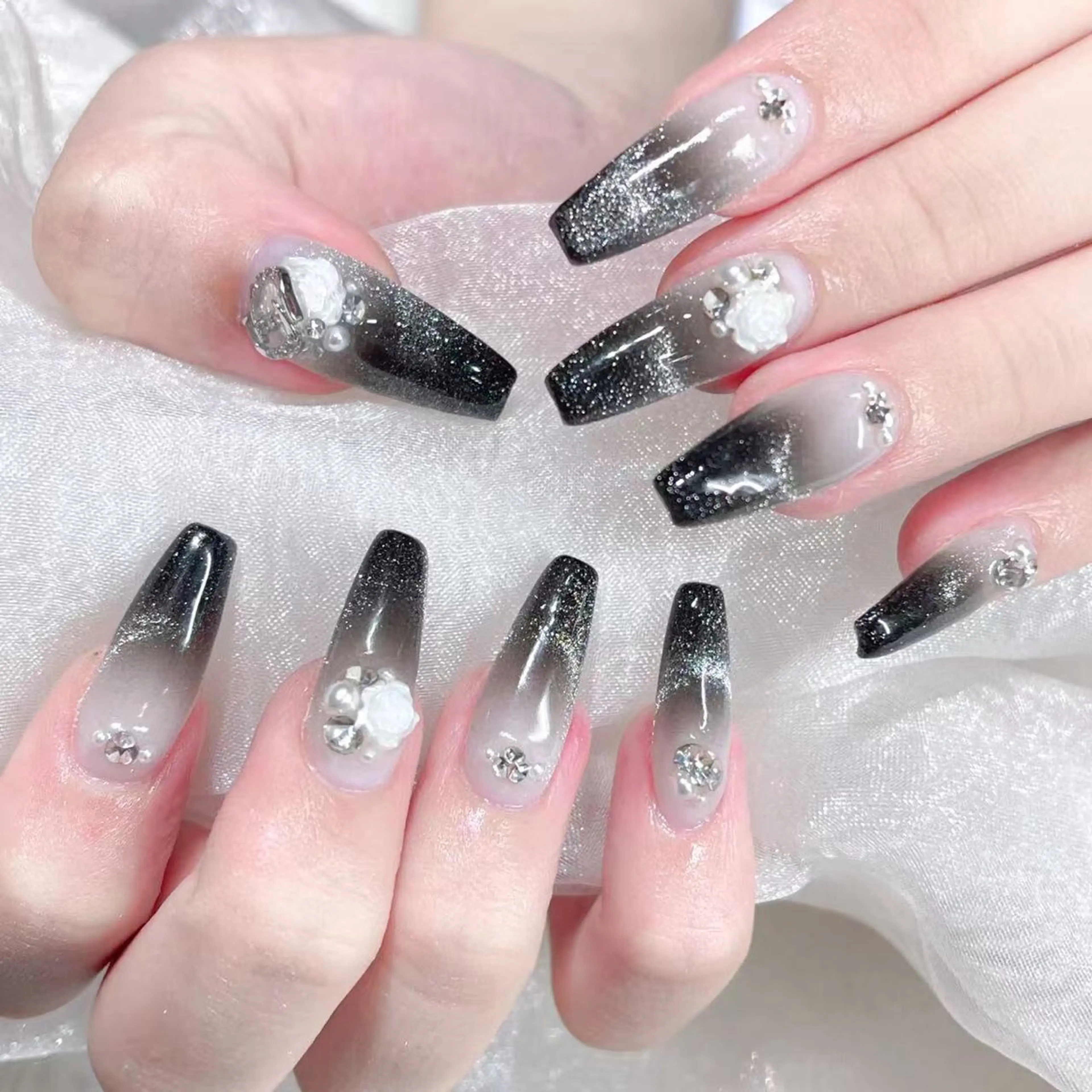 ネイル ハンドネイル Queens テイのネイルデザイン