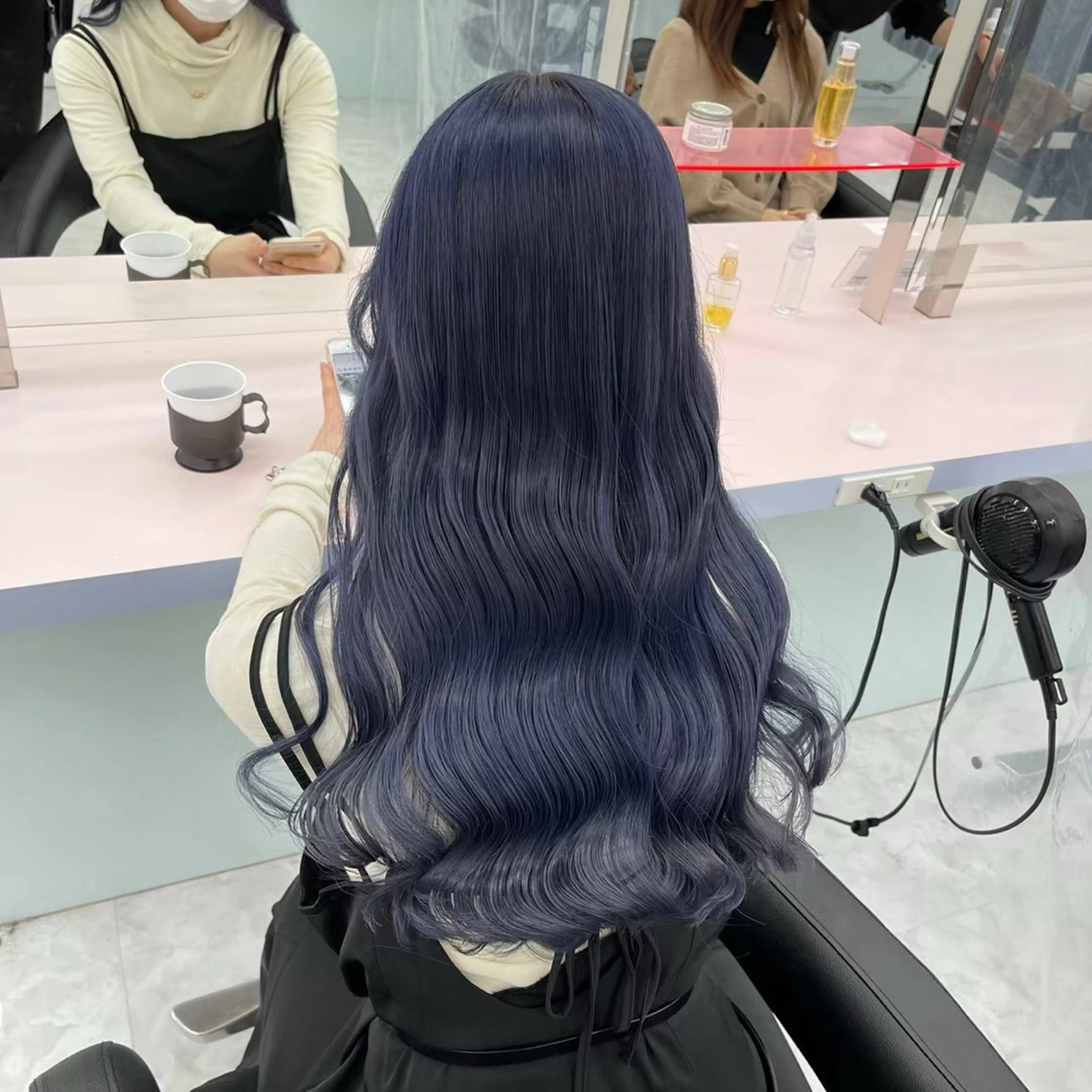 ロング カラー パーマ ヘアアレンジ 透明感ブリーチカラー 🌈TOMOHIROのヘアスタイル