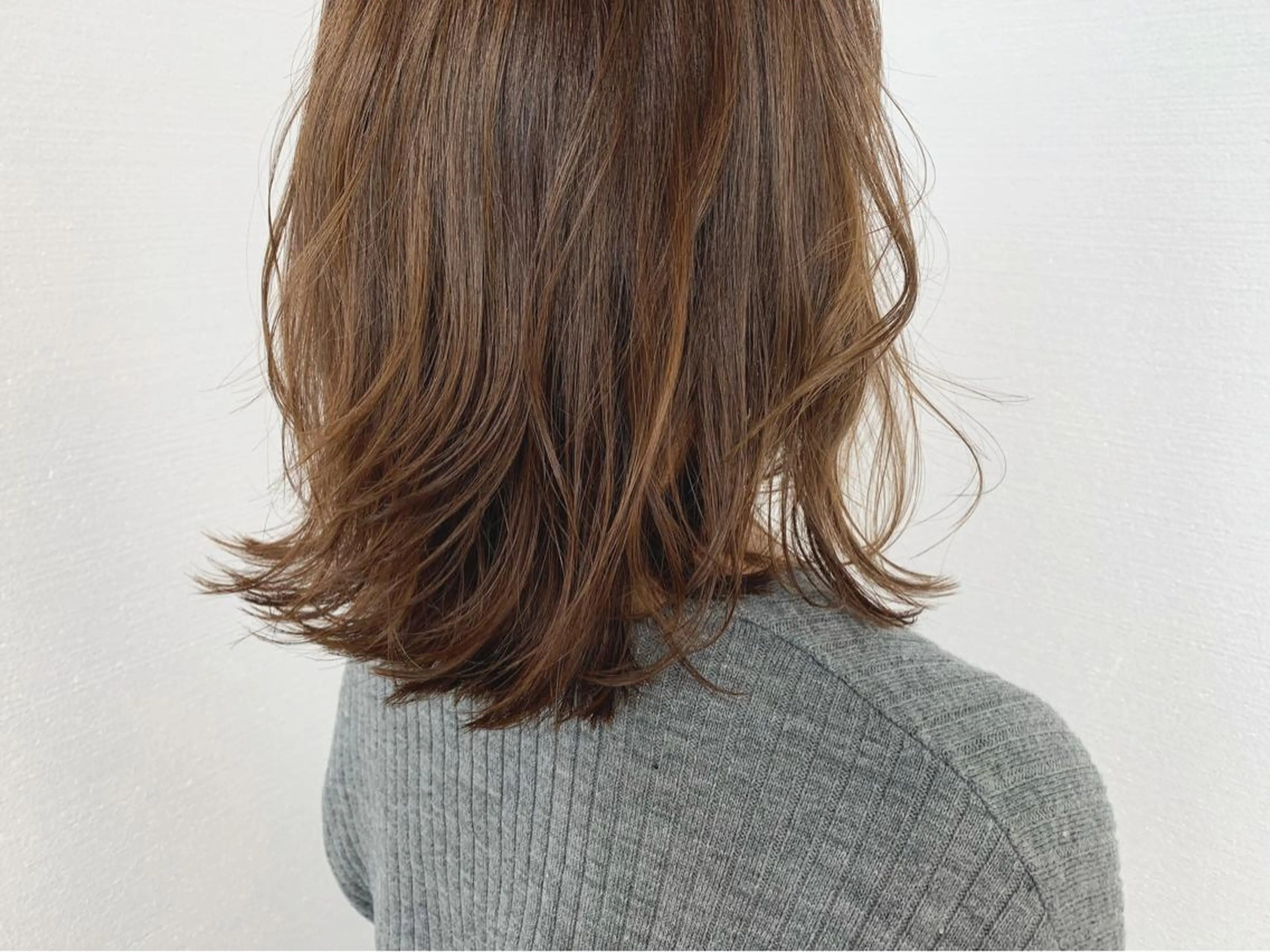 セミロング カラー ベージュカラー ハイライトカラー ハイライト 【Uneユヌ】菊地 春那のヘアスタイル