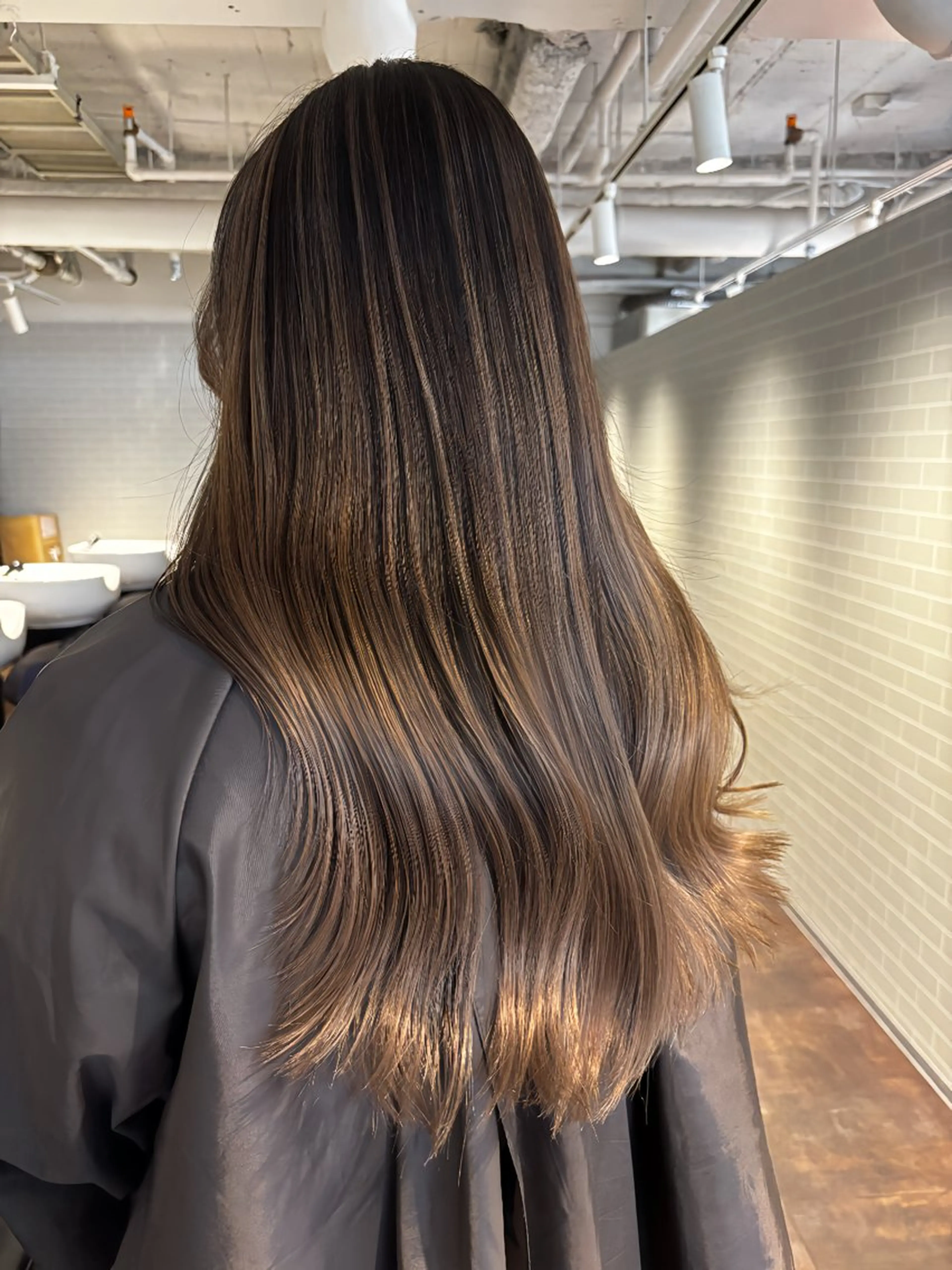 セミロング カラー パーマ ヘアアレンジ カット ヘアカラー トリートメント グランルッソ所属・岡山× バレイヤージュカラーのヘアスタイル