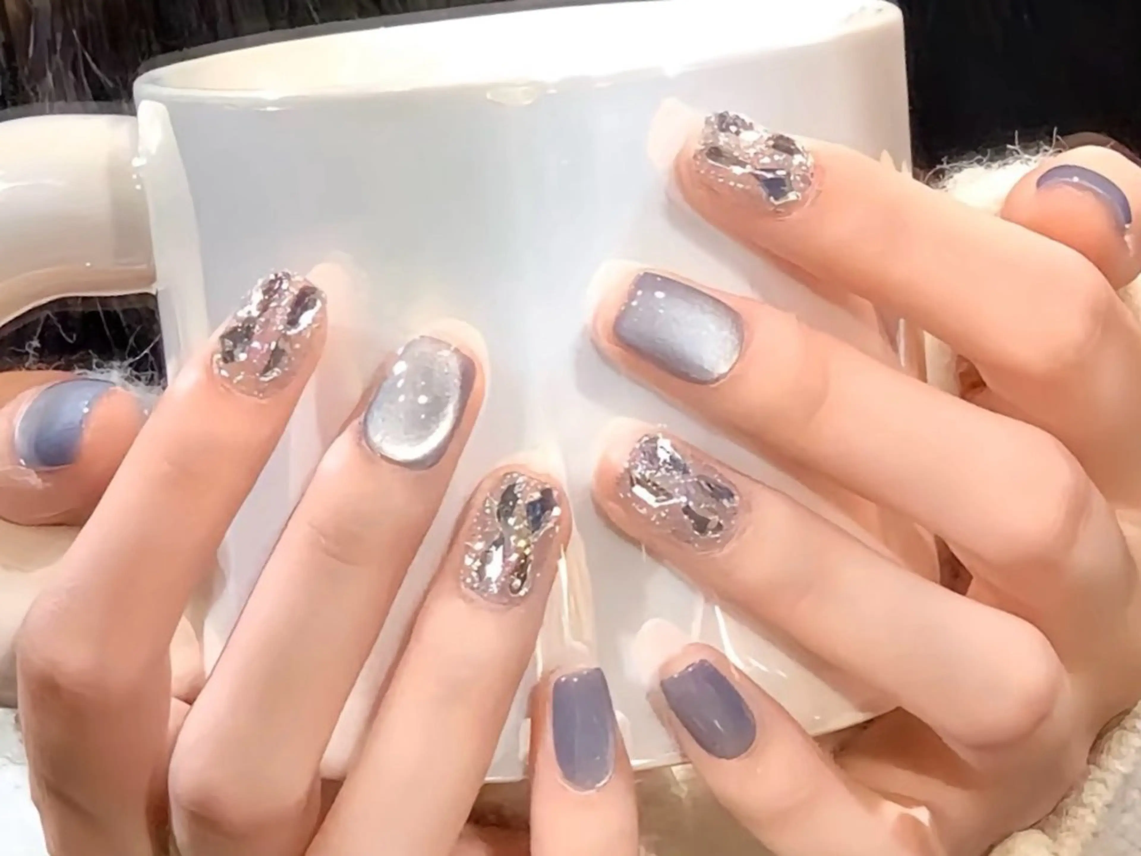 ミディアム ハンドネイル フットネイル ハンドケア flora所属・NAILS Soraのネイルデザイン