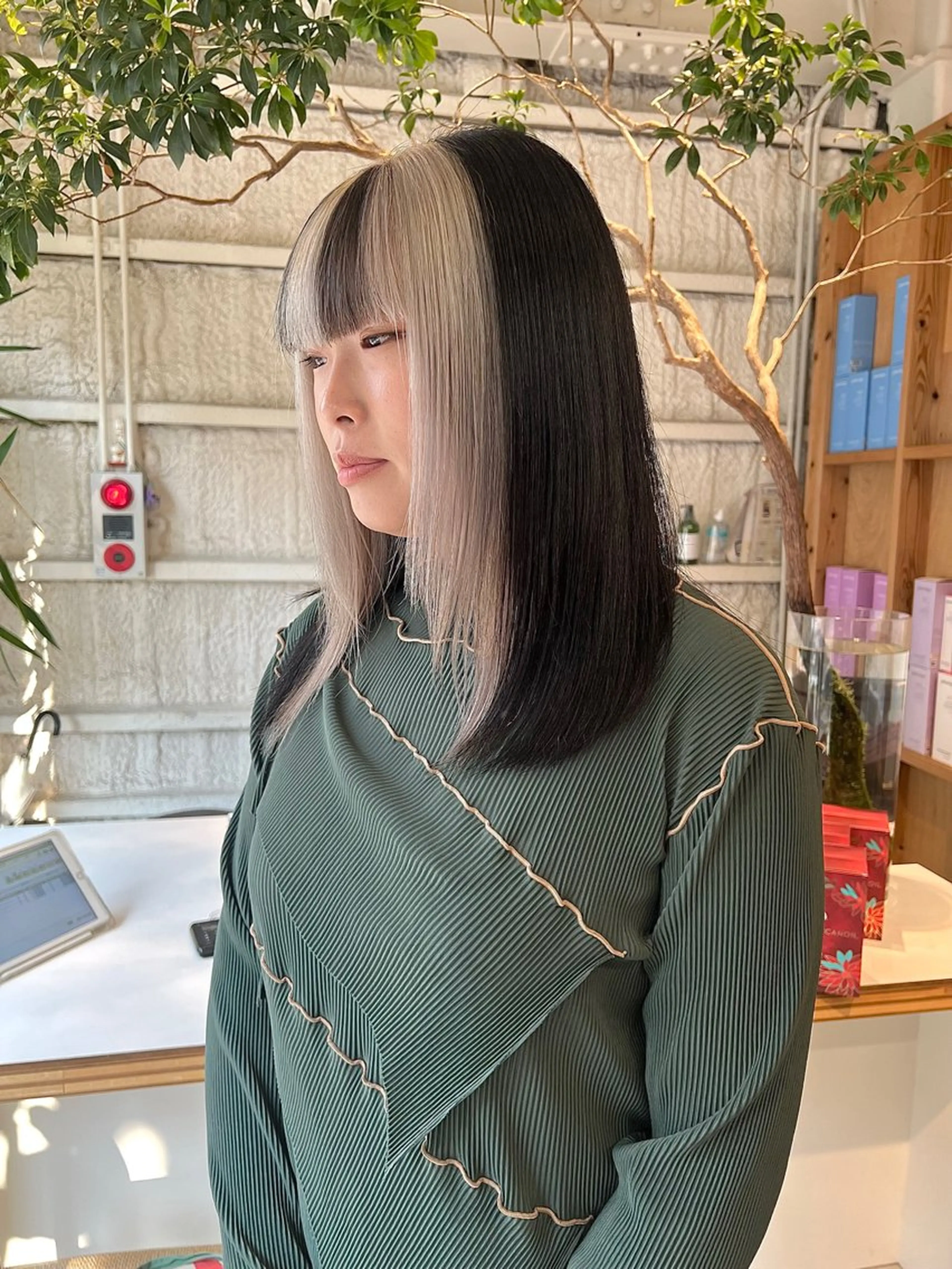 セミロング 青木 芽生のヘアスタイル