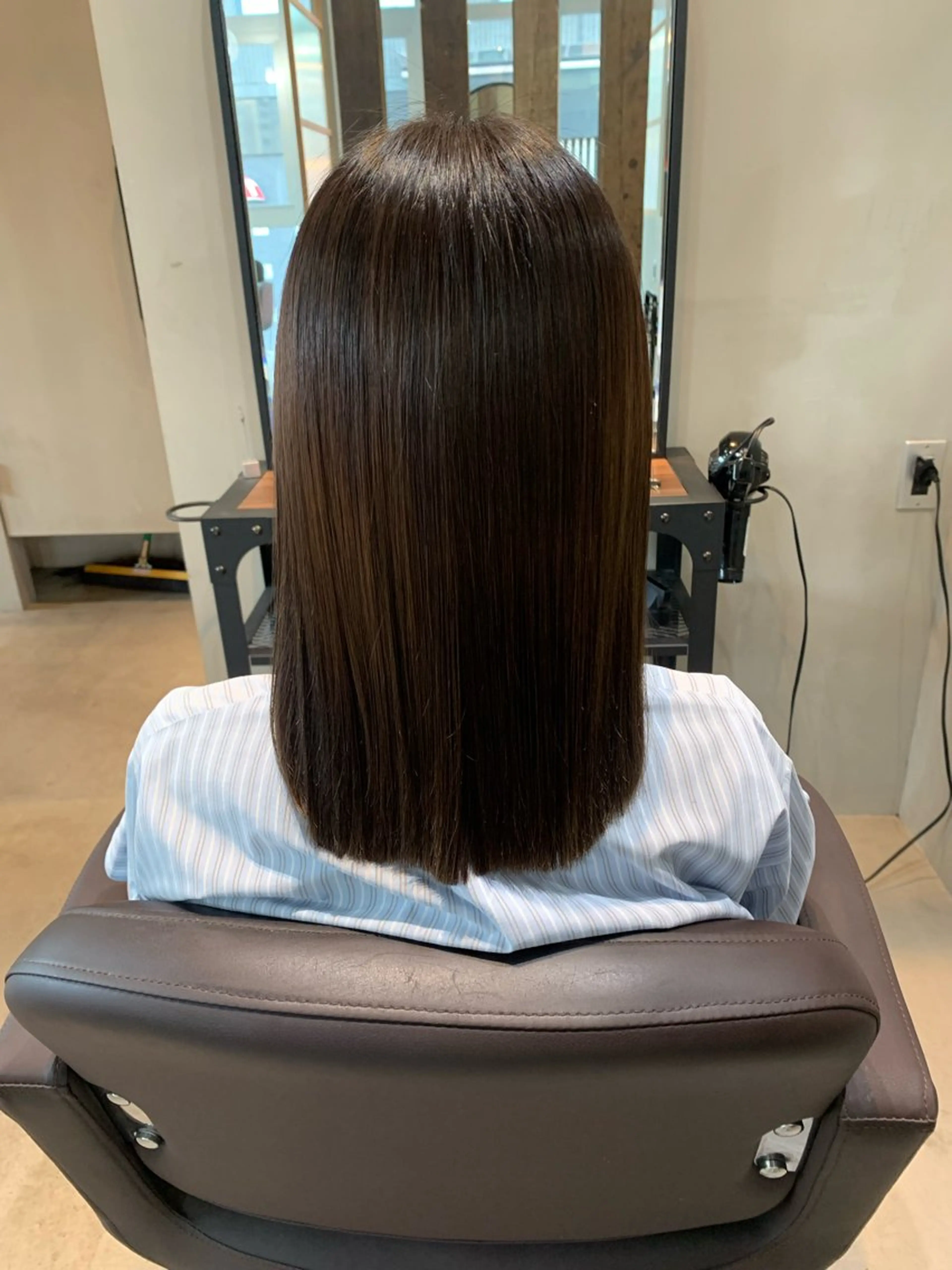 セミロング AUBE 浅野のヘアスタイル