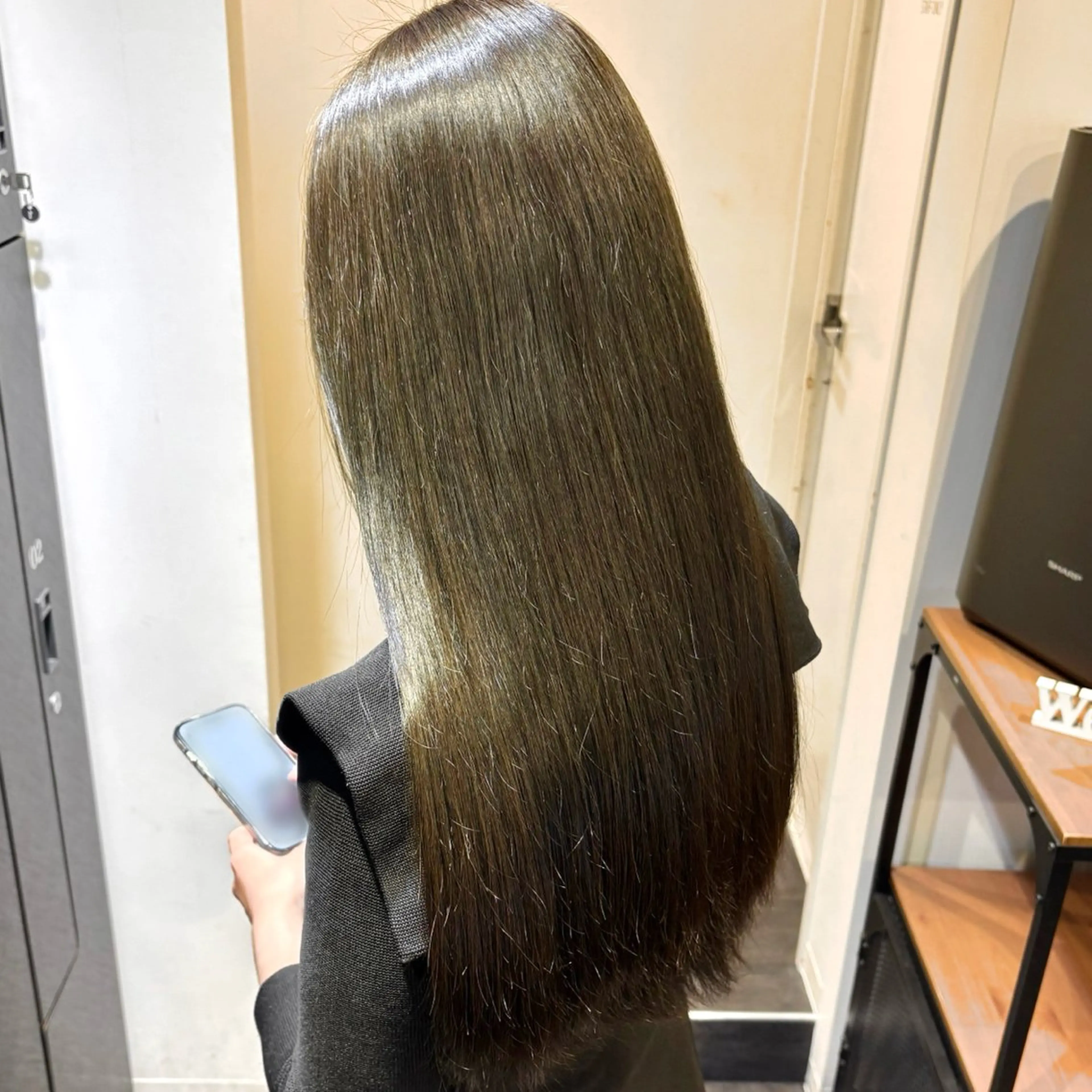 ロング カラー グレージュ オリーブグレージュ オリーブグレー カット ヘアカラー トリートメント 🤍愛されヘア⌇ 𝐑 𝐈 𝐎🤍のヘアスタイル