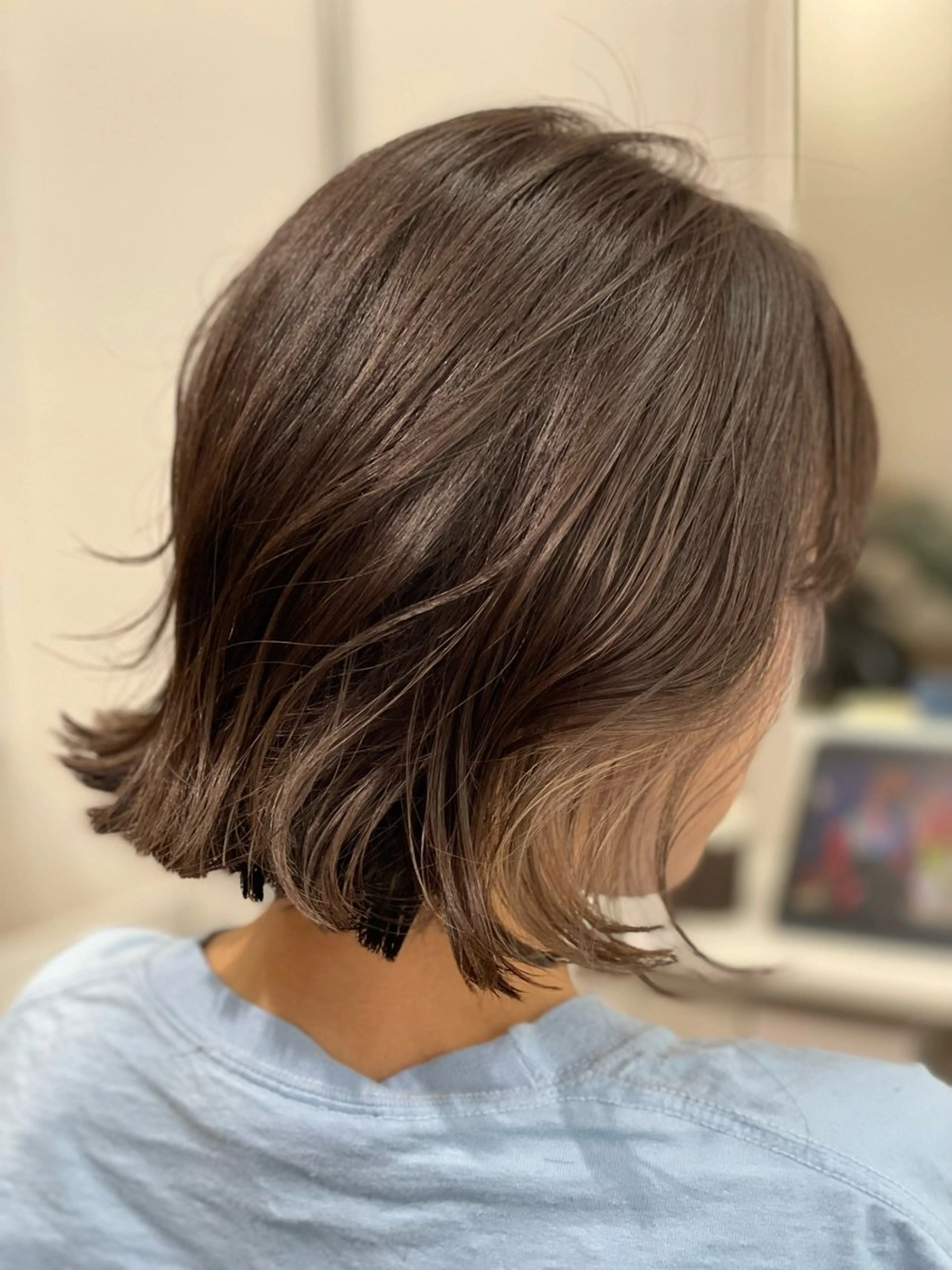 ミディアム カラー ベージュカラー イヤリングカラー ミルクティーベージュ Snaly カラー特化ページのヘアスタイル