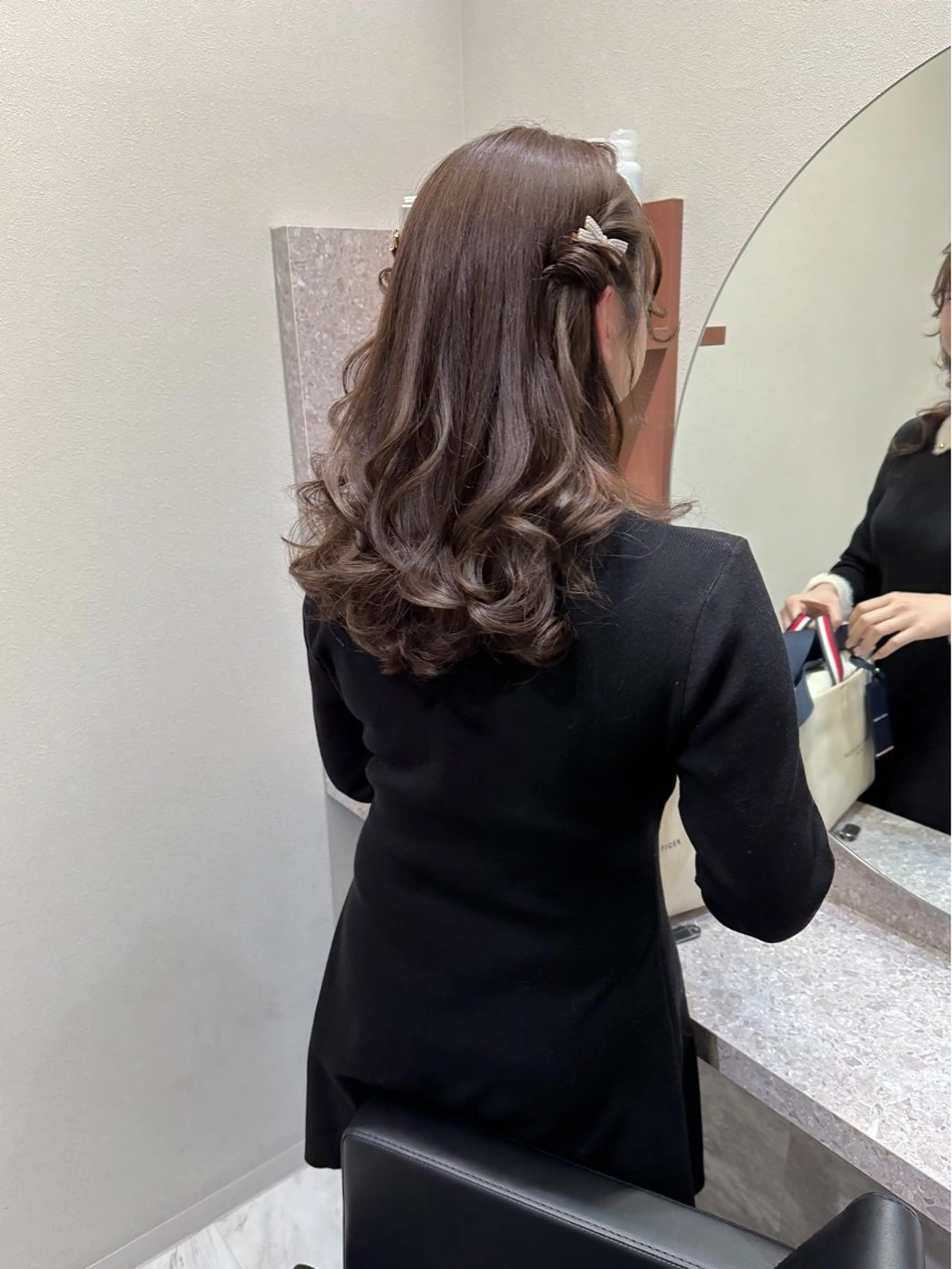 セミロング カラー ヘアアレンジ autre所属・大久保 ひでなりのヘアスタイル
