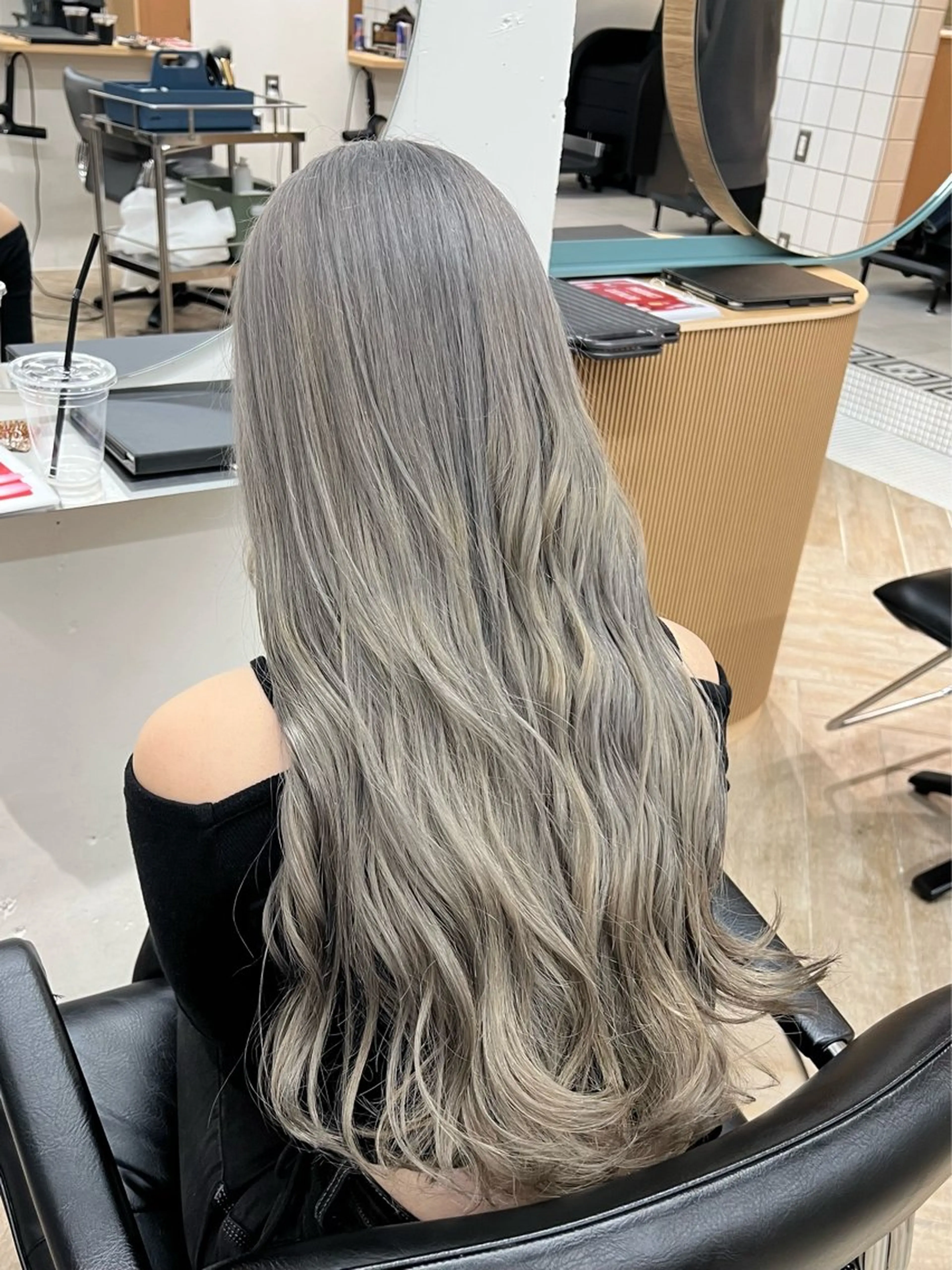 ロング カラー カット ヘアカラー トリートメント ベージュ/グレージュ 新潟/万代/井上佑のヘアスタイル