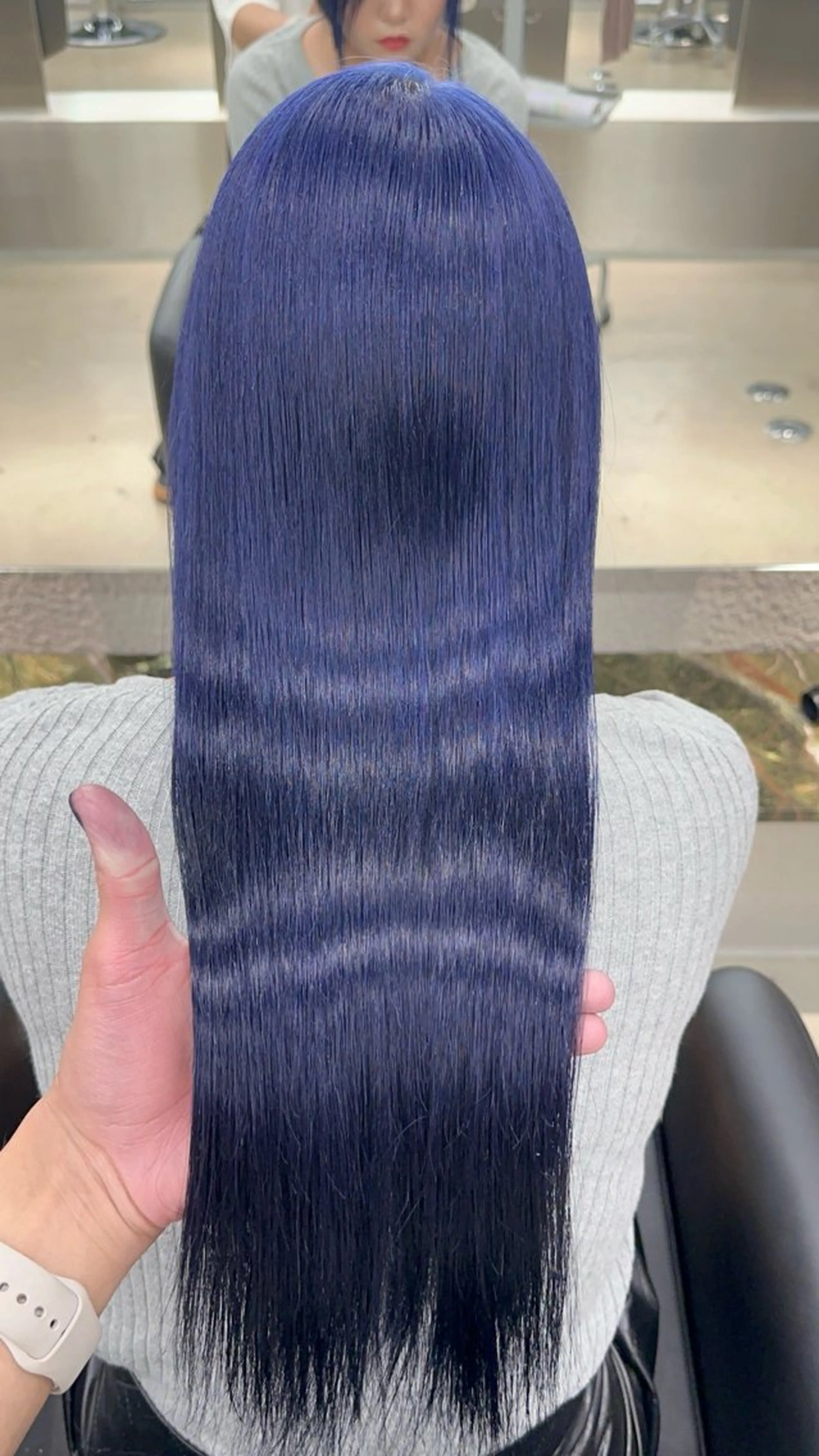 ロング レイヤーカット トリートメント SALOWIN栄三丁目店所属・ハイトーン/ 縮毛矯正のヘアスタイル