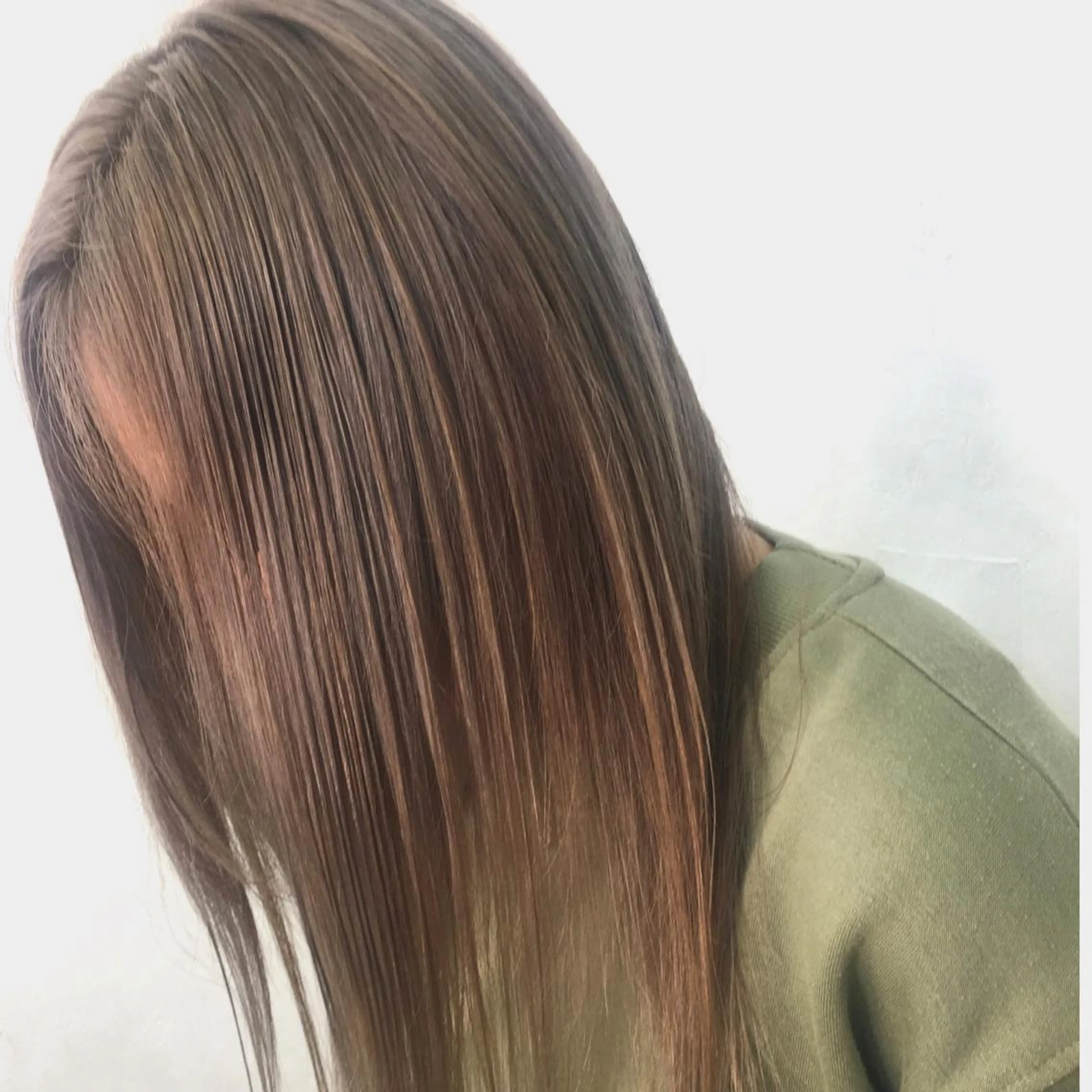 ロング まお♡レイヤーカット 耳ツボジュエリーのヘアスタイル