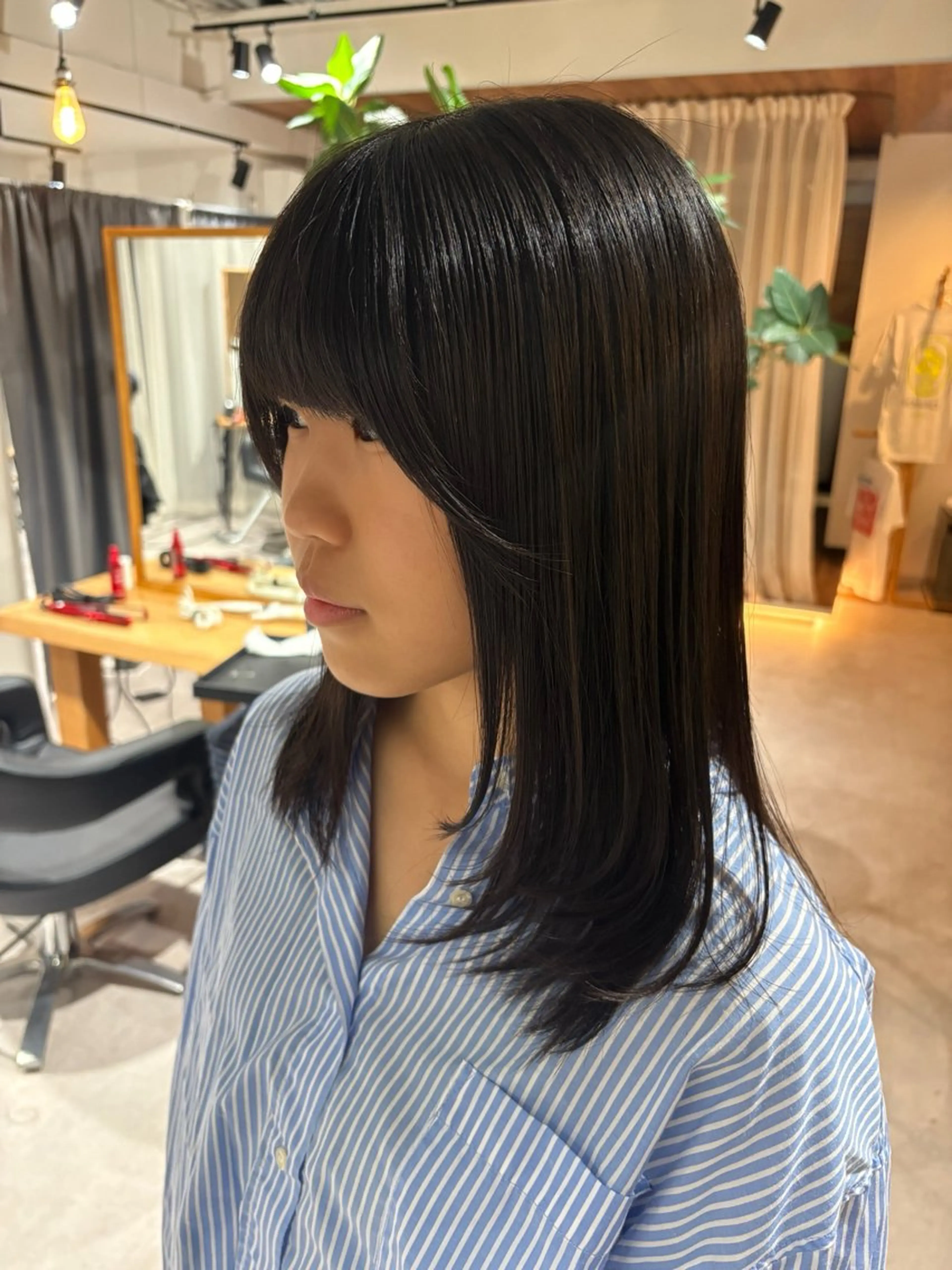 ミディアム ミディアムレイヤー レイヤーカット カット aina / n.w.hのヘアスタイル