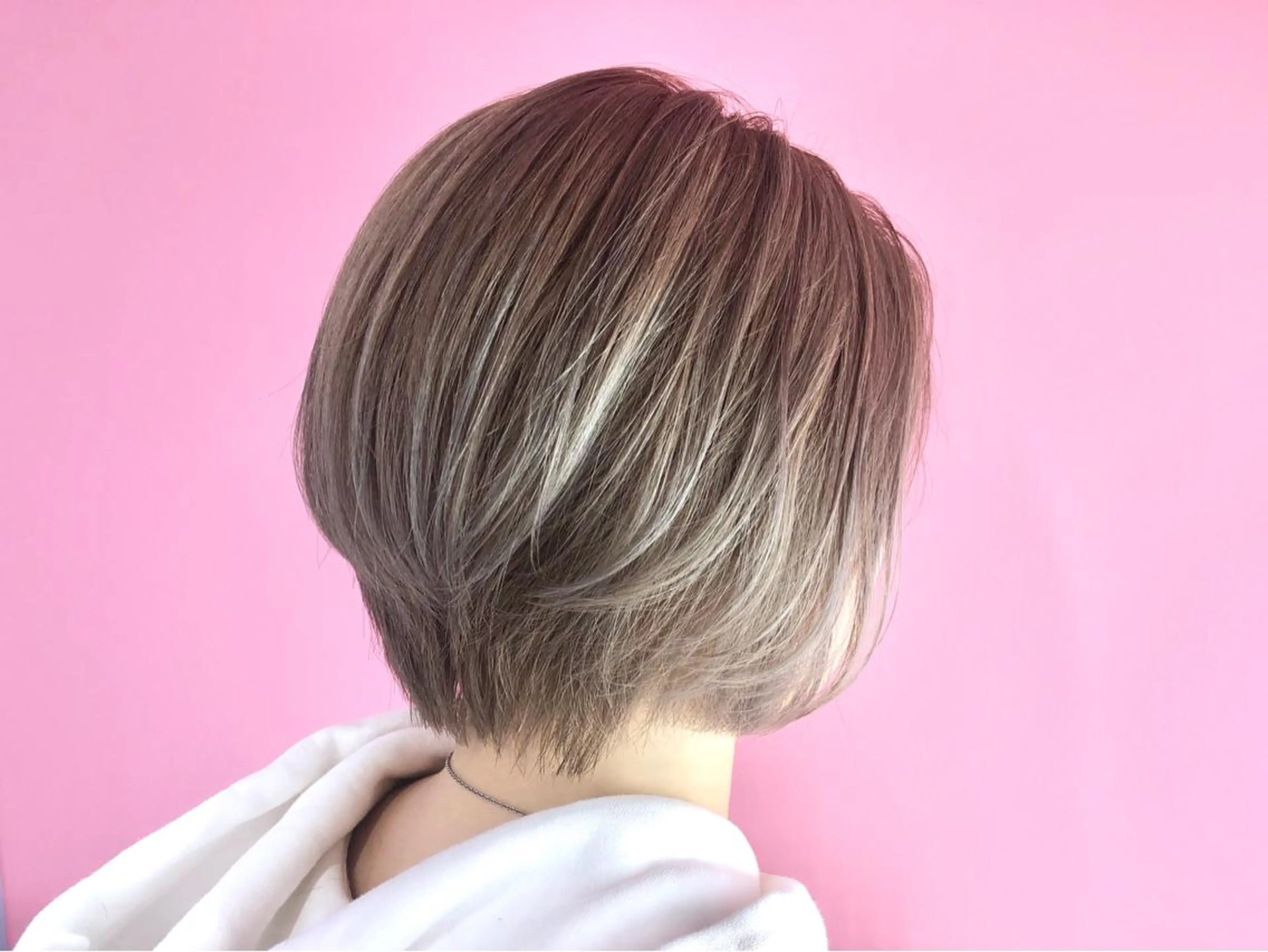 ショート カラー ベージュカラー ホワイトベージュ _WHITE高槻所属・_WHITE高槻店 yusukeのヘアスタイル