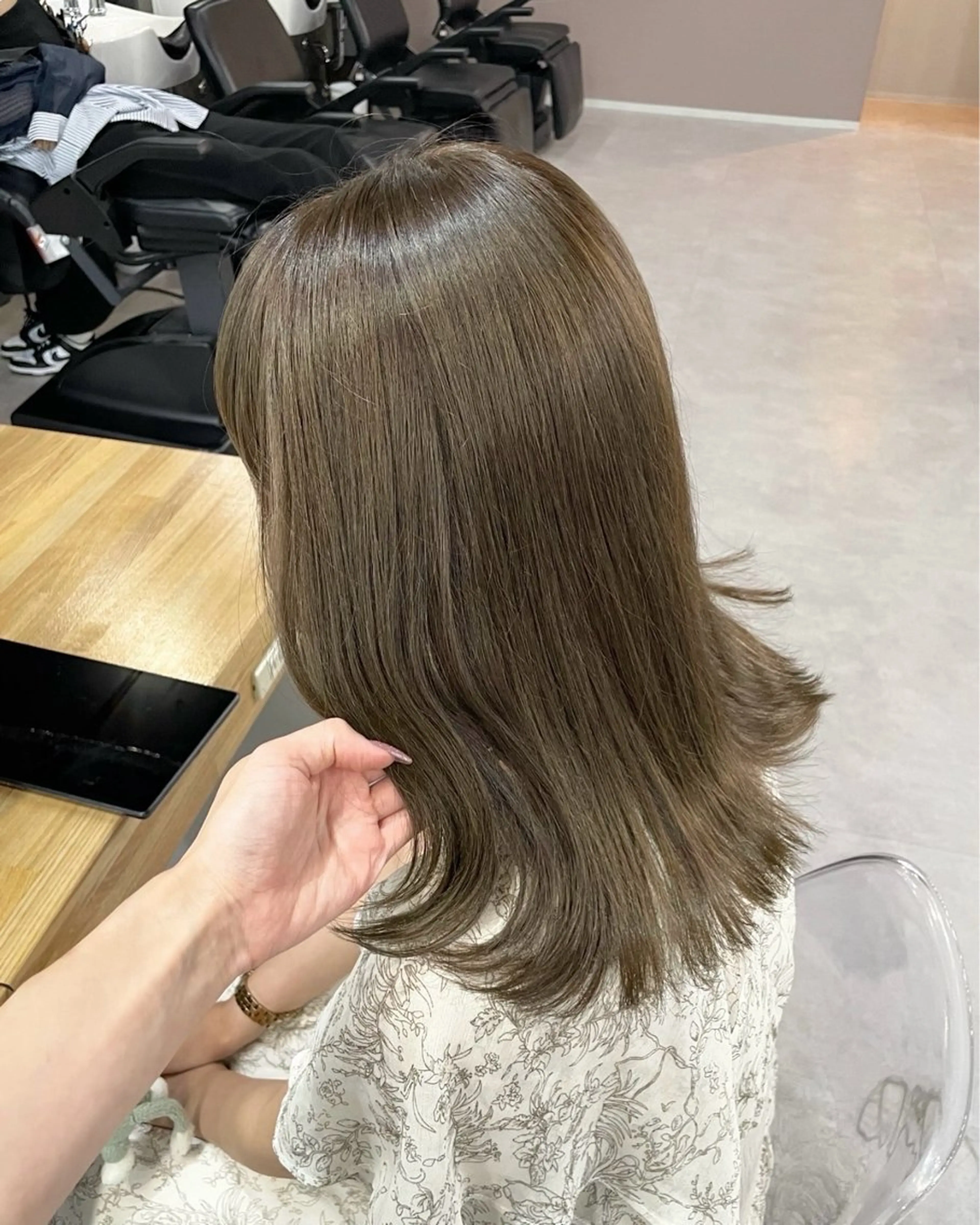 ロング カラー ヘアカラー ミルクティーベージュ ❤︎レイヤー　MIAのヘアスタイル