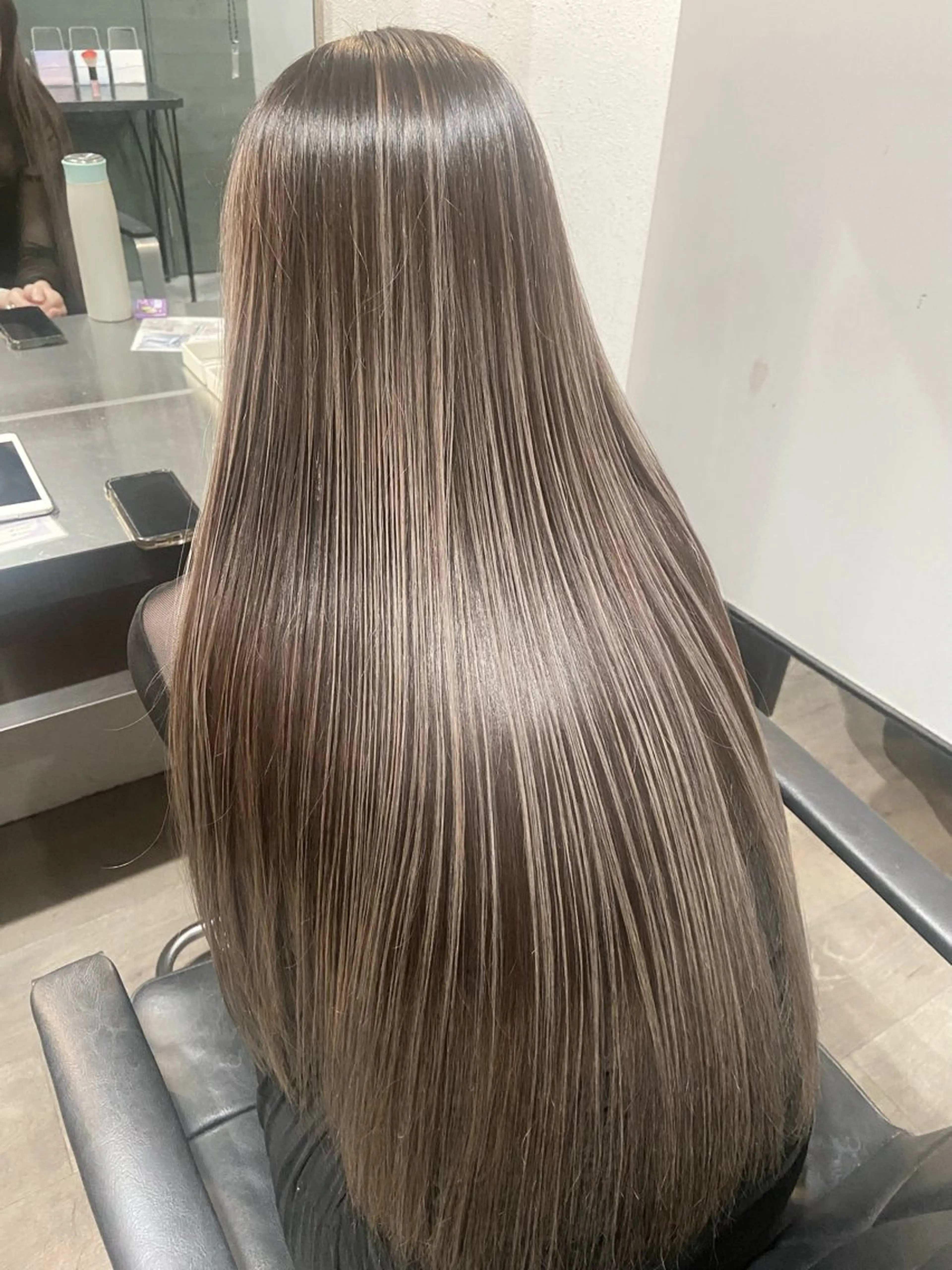 ロング カラー バレイヤージュ ハイライトカラー ハイライト レイヤーカット カット ヘアカラー marshu  梅田店所属・髪質改善 透明感×韓国風のヘアスタイル