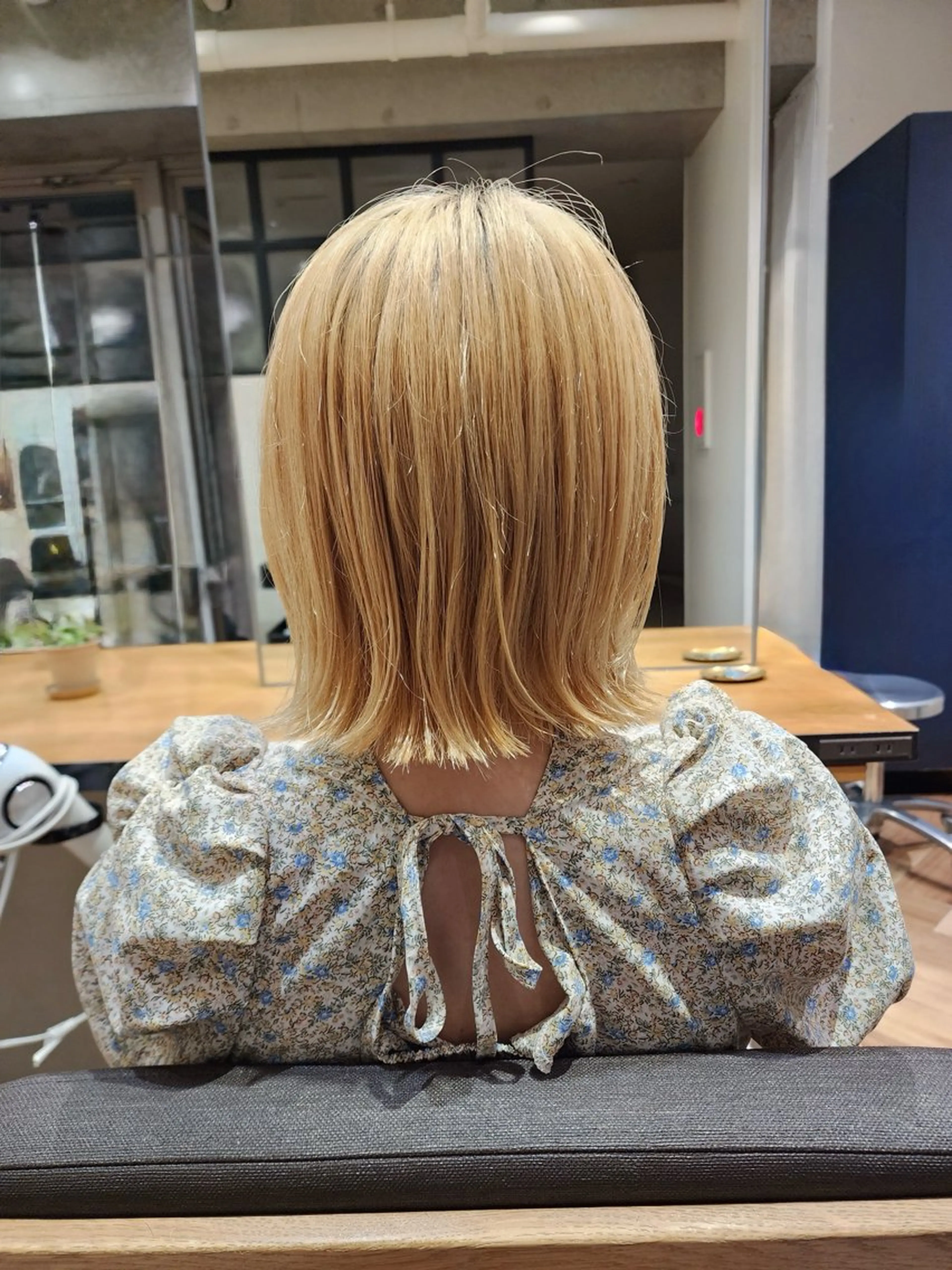 ミディアム カラー loutus 所属・井川和哉 ハイトーン／透明感のヘアスタイル