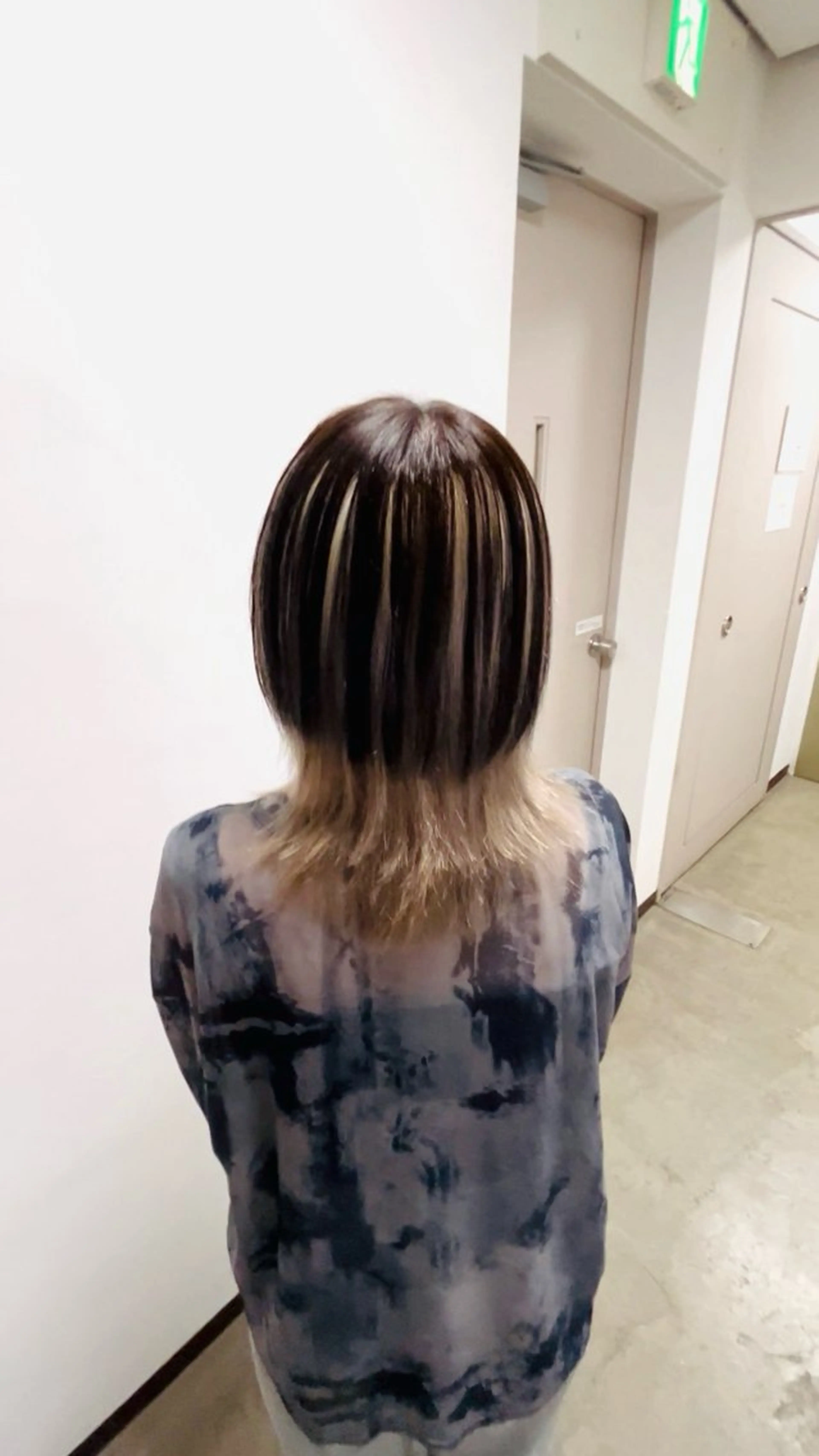 カラー ヘアカラー Reve by Lond仙台所属・ブリーチ6000 円派手髪 ハイトーンのヘアスタイル