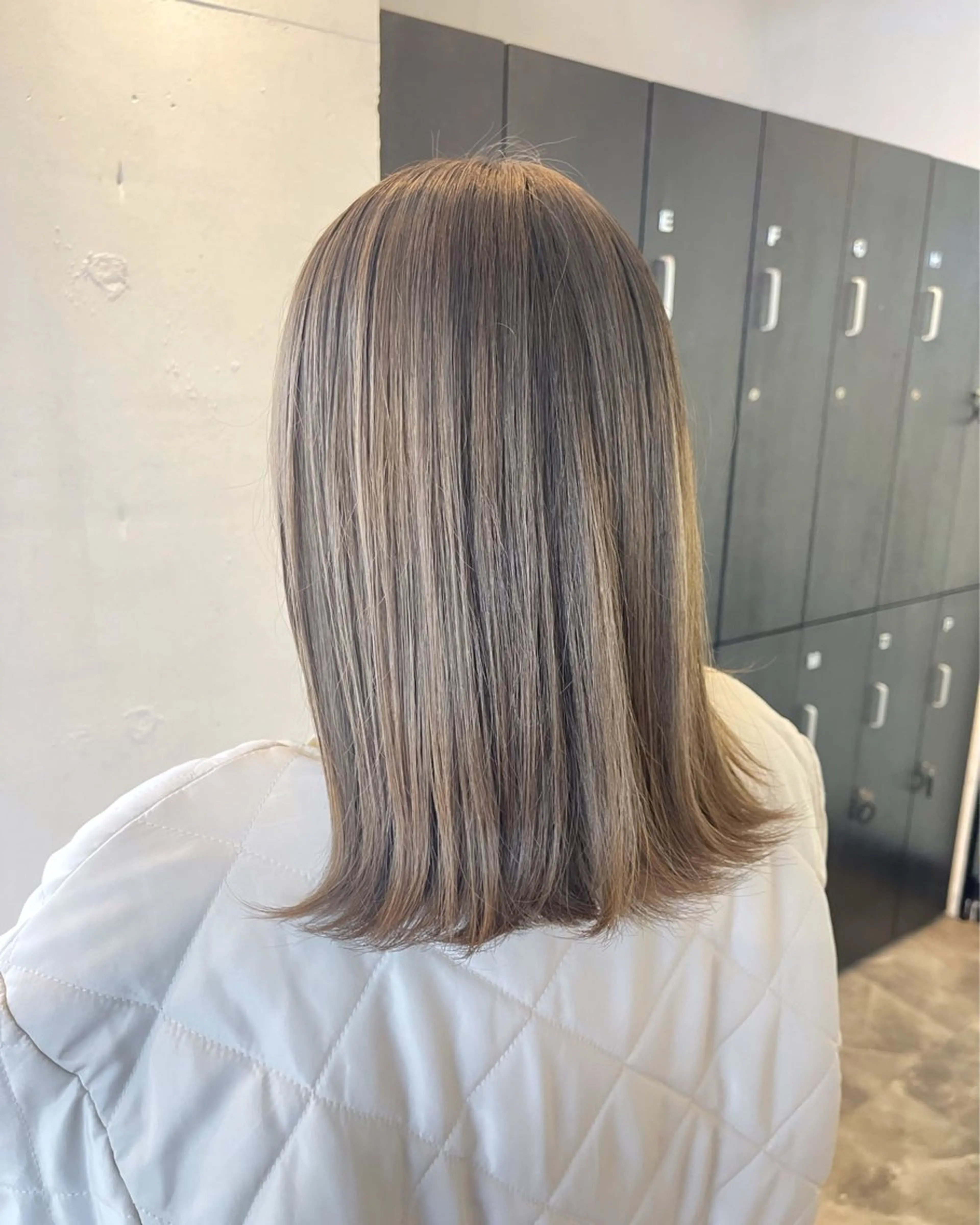 ミディアム ヘアカラー 縮毛矯正🐼暖色 根本侑季のヘアスタイル