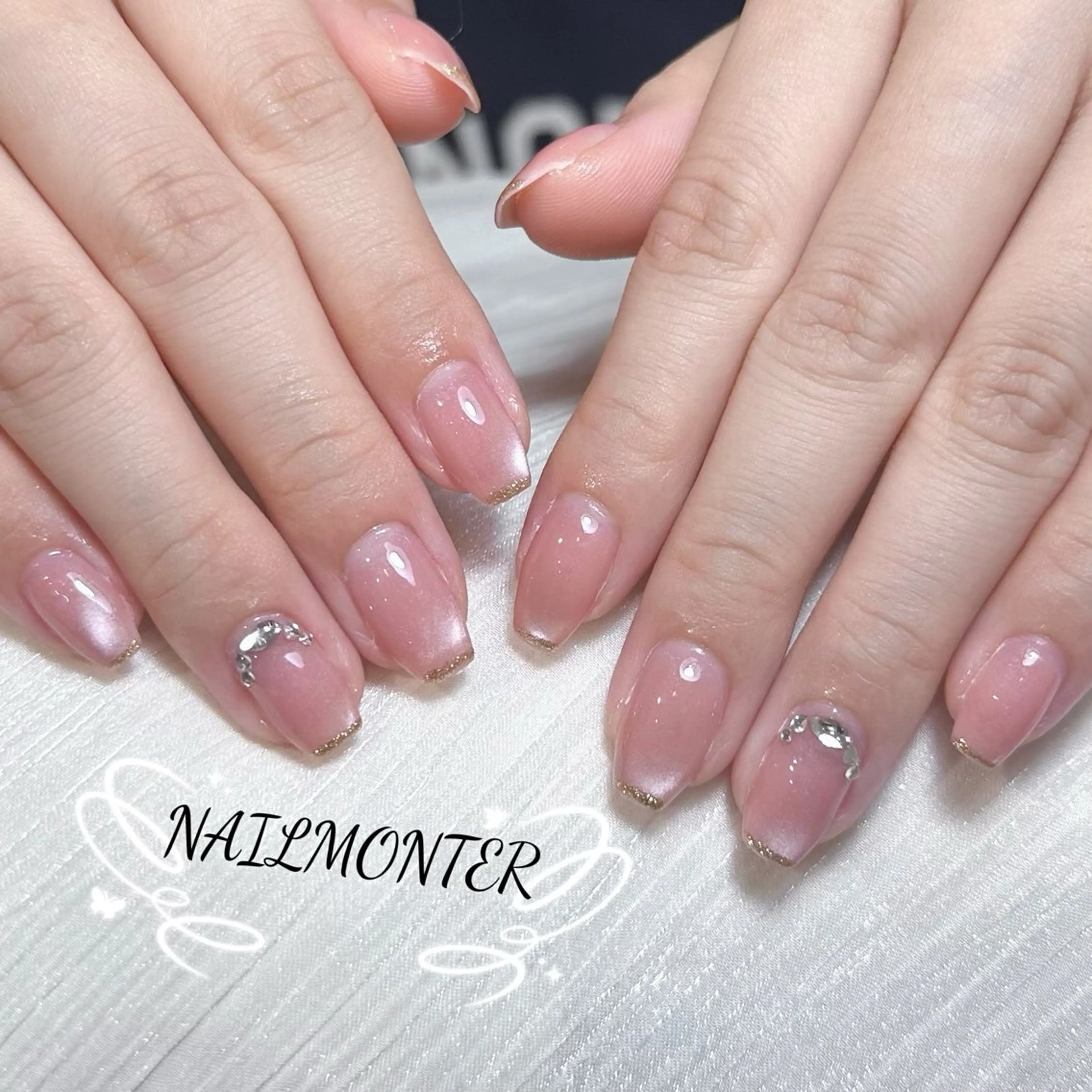 ❤️‍🔥🎀HAND🎀シンプルネイル⭐️ストーン&ホロ&シール⭐️の写真