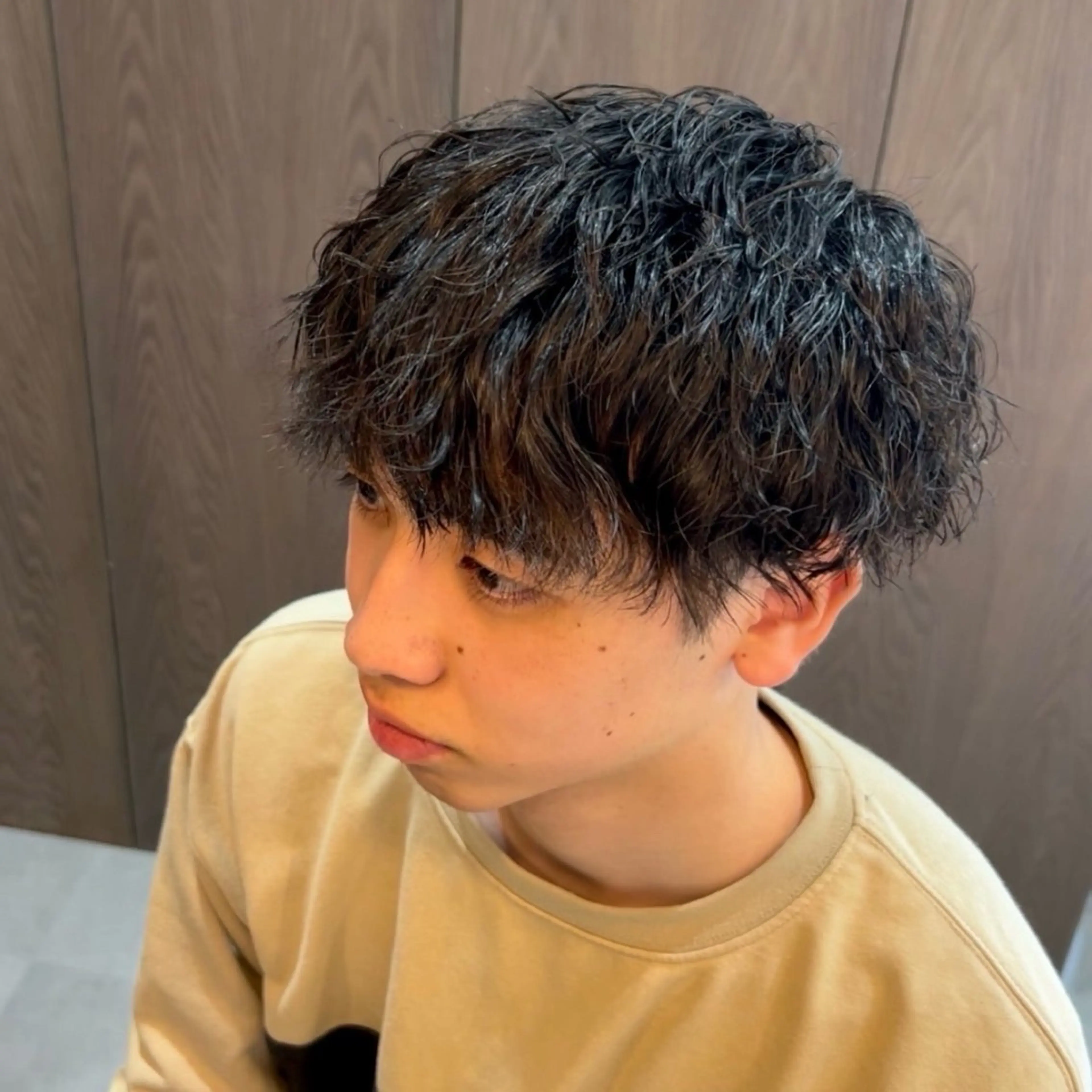 ショート パーマ ツイストスパイラルパーマ スパイラルパーマ パーマ カイト/メンズパーマ /艶カラーのヘアスタイル