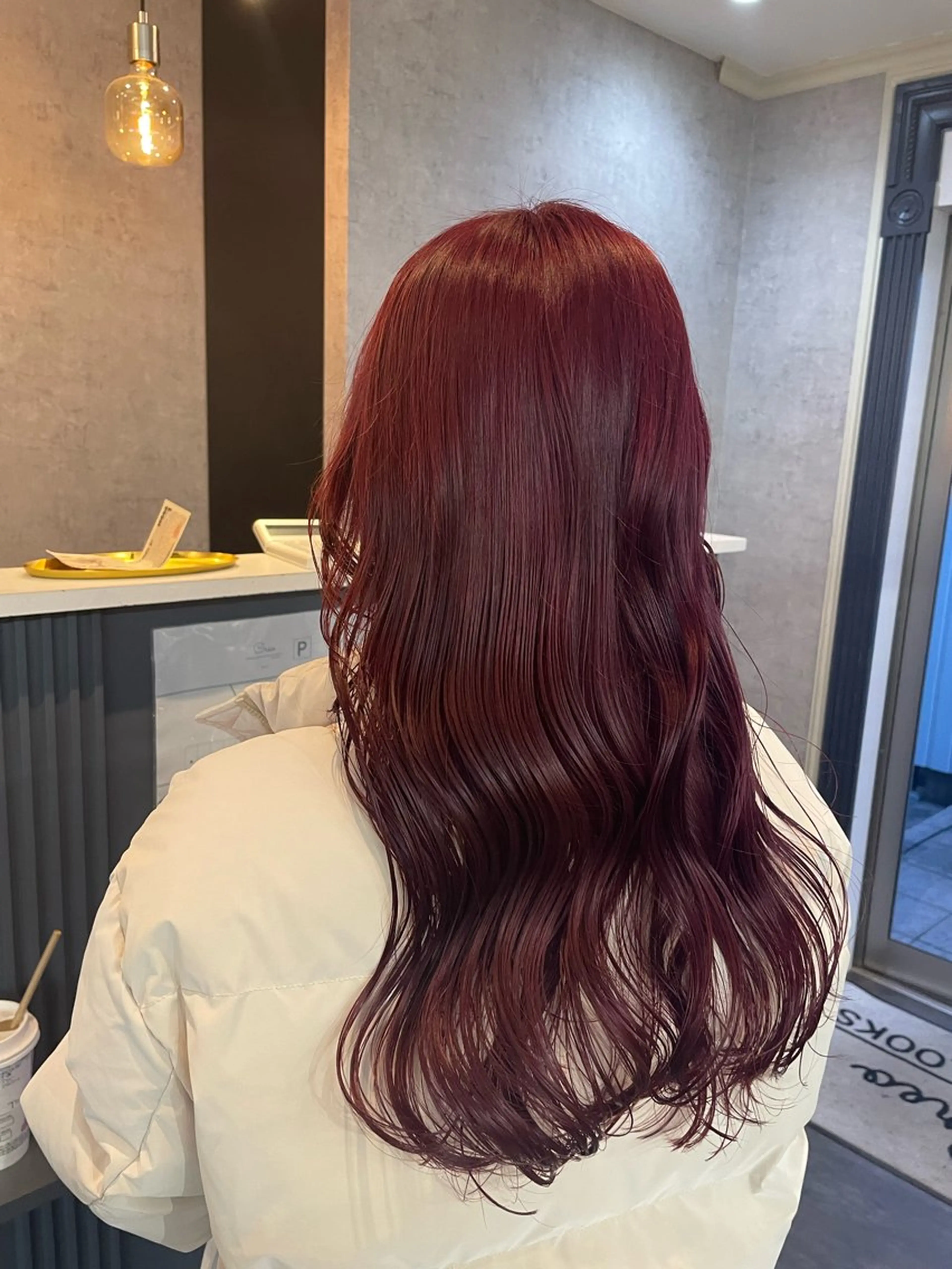 ロング カラー ボルドーカラー ヘアカラー トリートメント 手塚 由佳のヘアスタイル