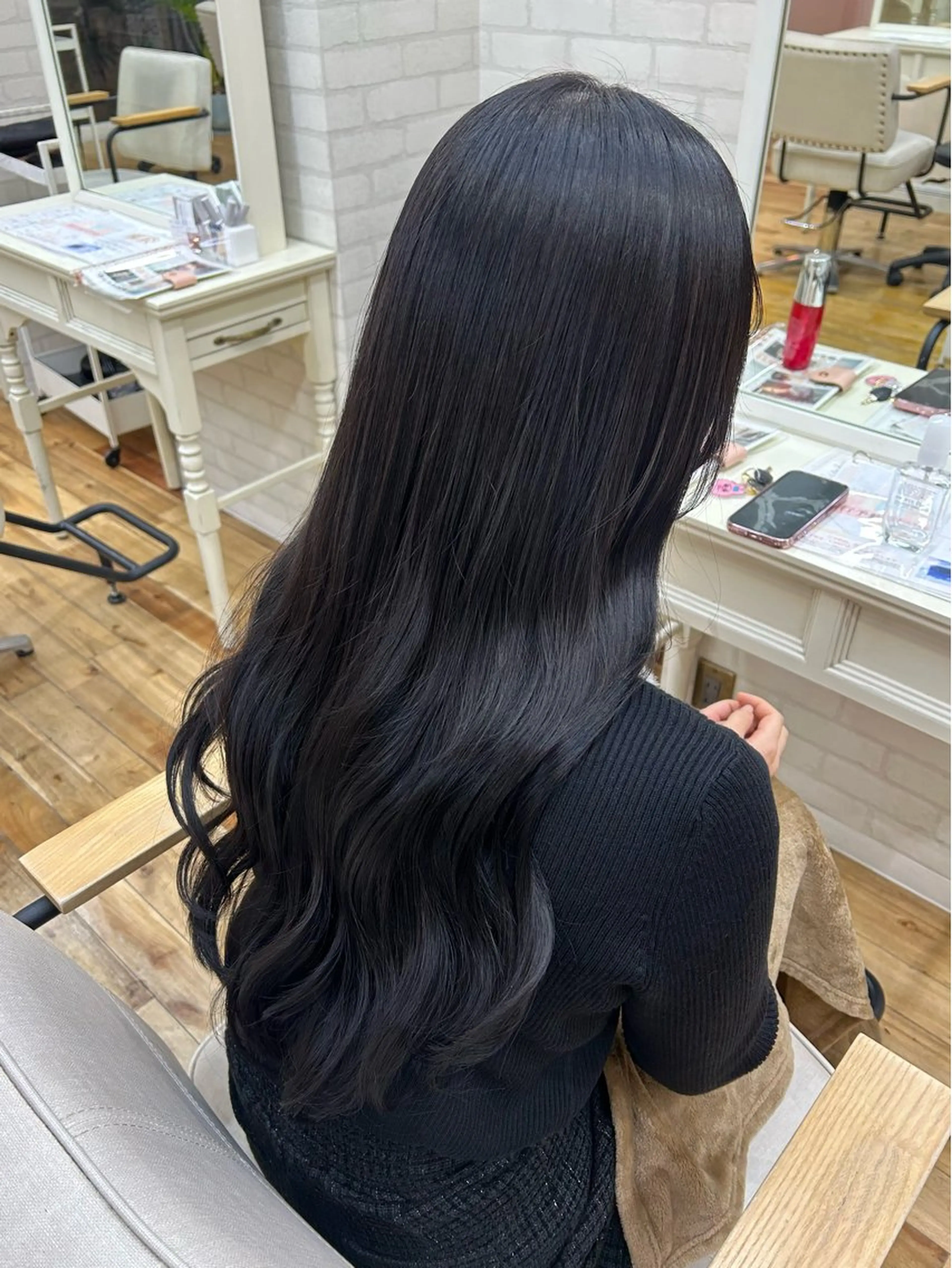 ロング アッシュ カット ヘアカラー トリートメント 透明感カラー/牧内 楓/インナーカラーのヘアスタイル